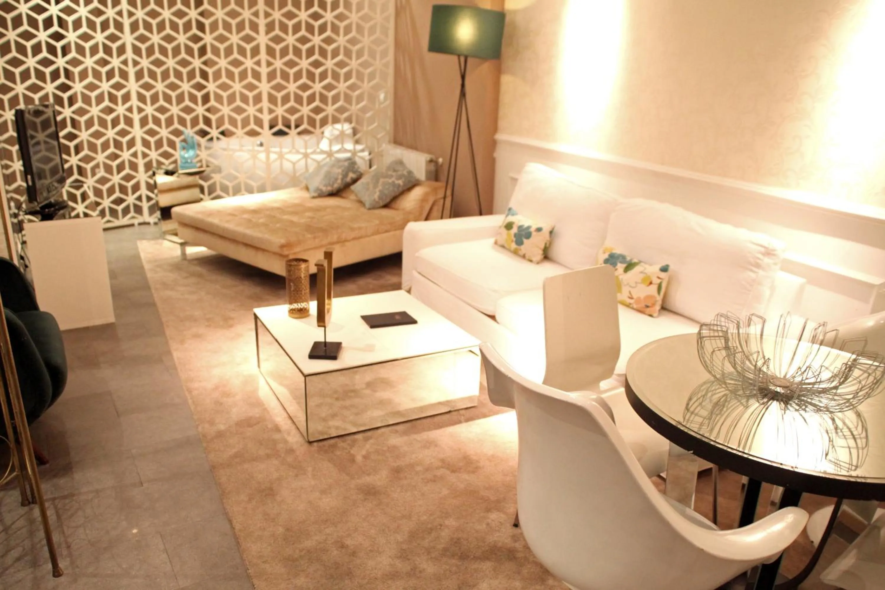 Living room in madrid central gran via Suites