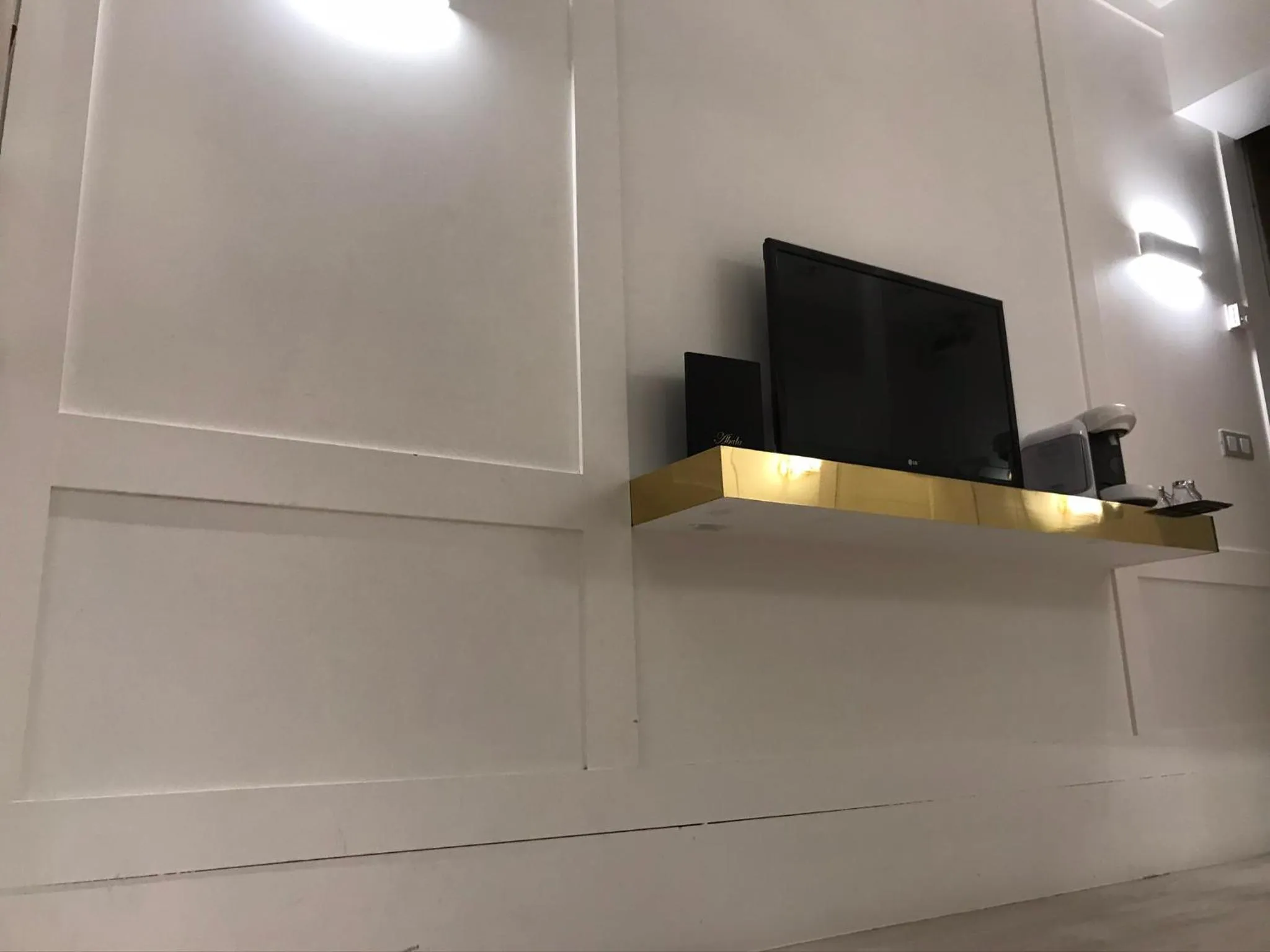 TV and multimedia in madrid central gran via Suites