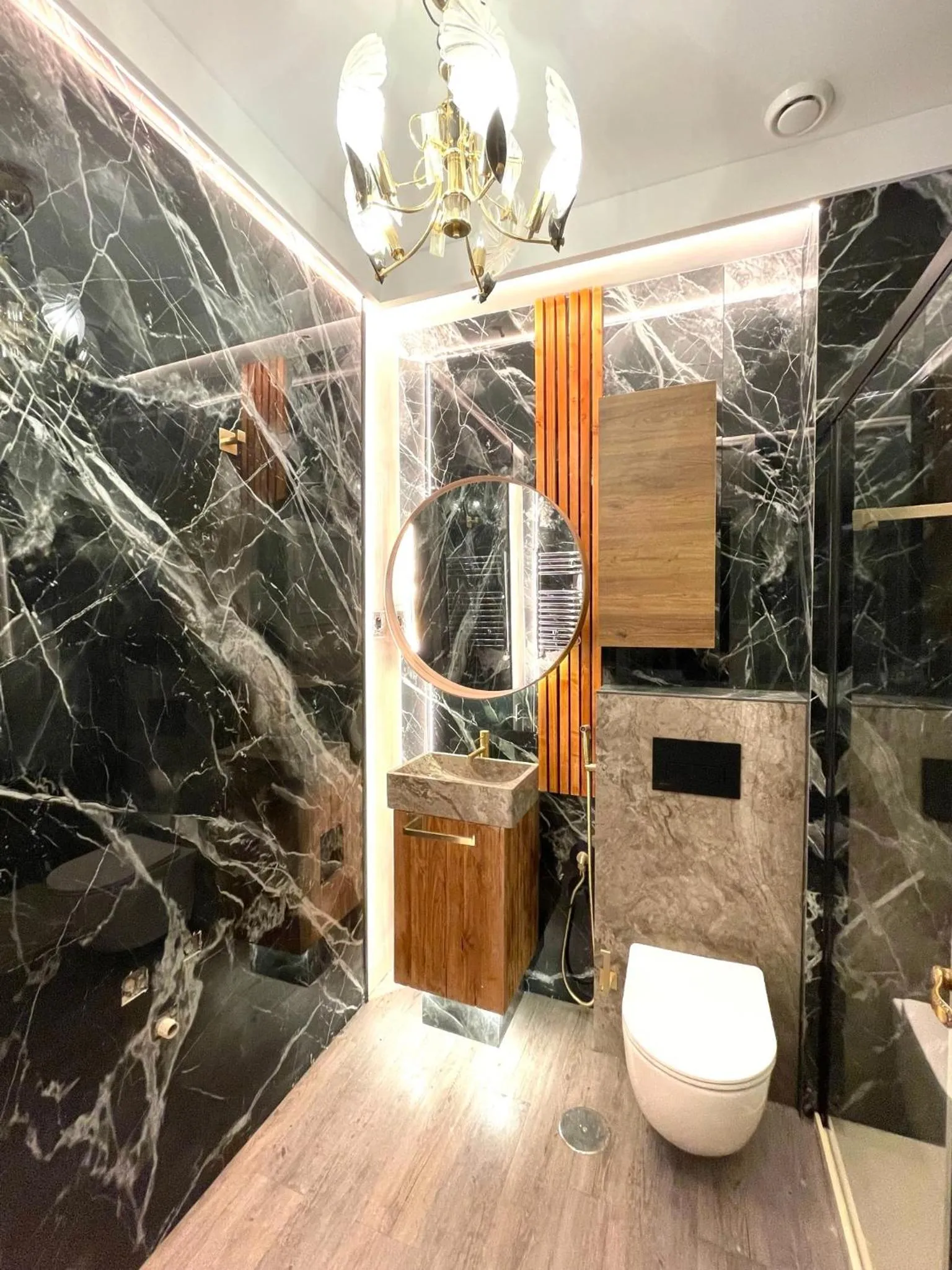 Toilet in madrid central gran via Suites