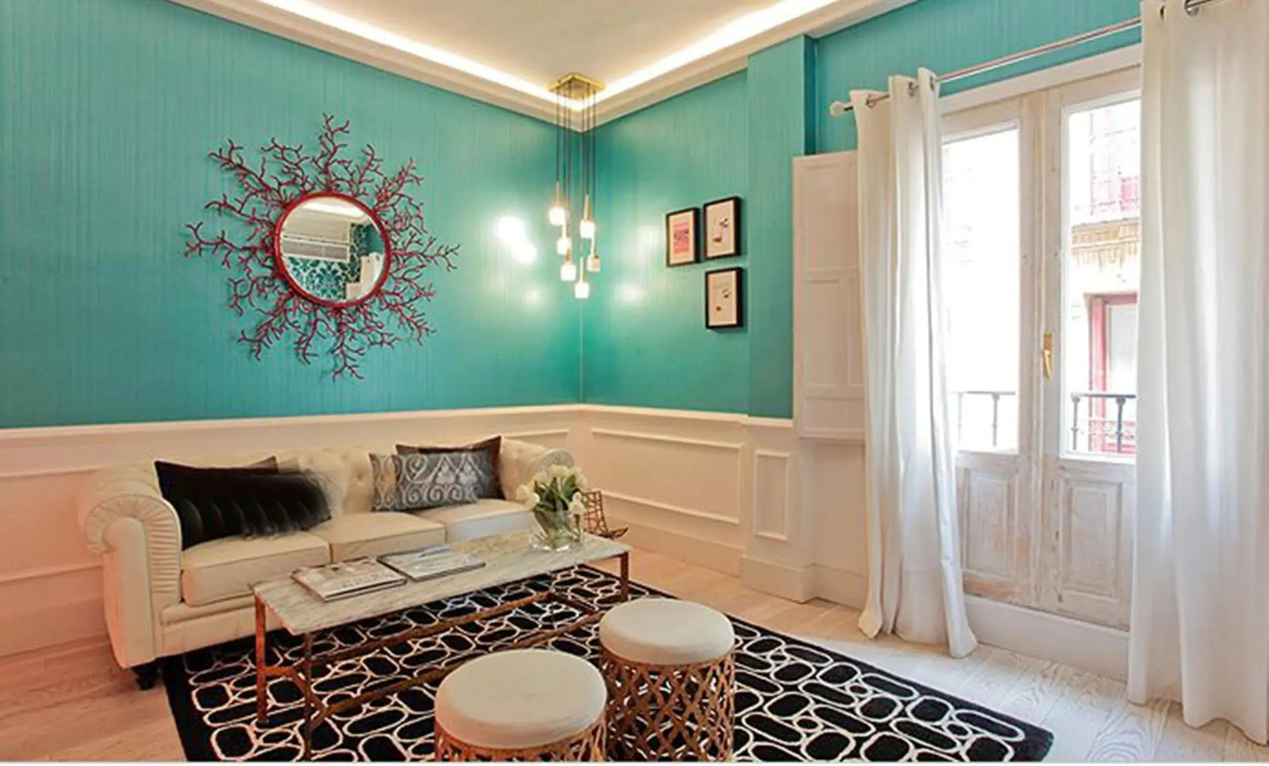 Photo of the whole room, Bed in madrid central gran via Suites Photo of the whole room, Bed in madrid central gran via Suites