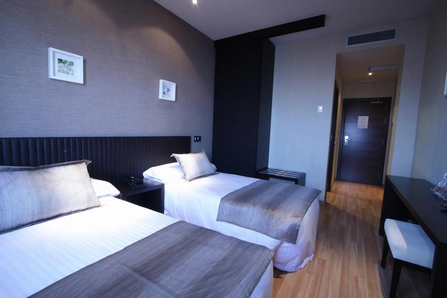 Photo of the whole room, Bed in Dinastia