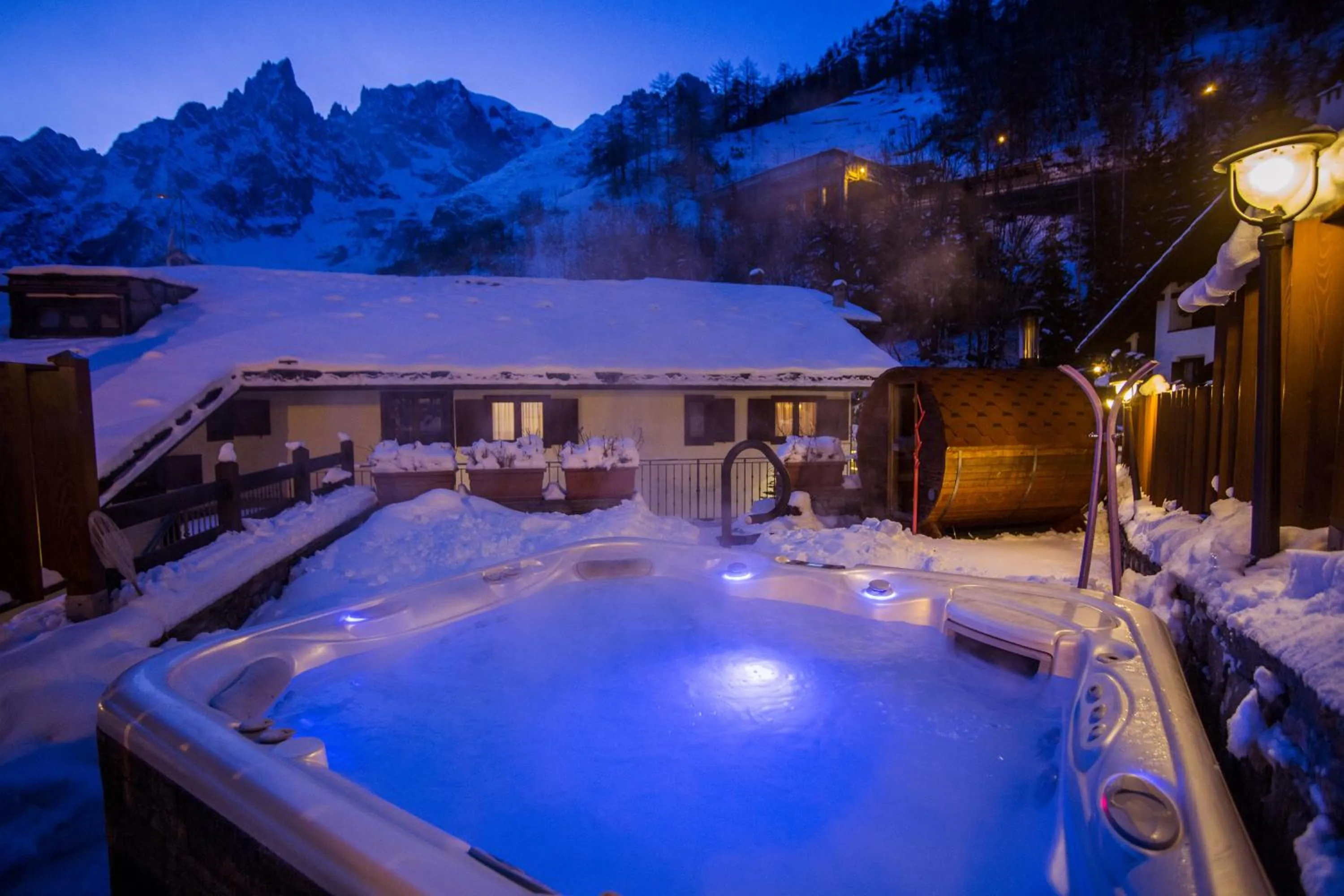 Hot Tub in Hotel Pilier D'Angle & Wellness