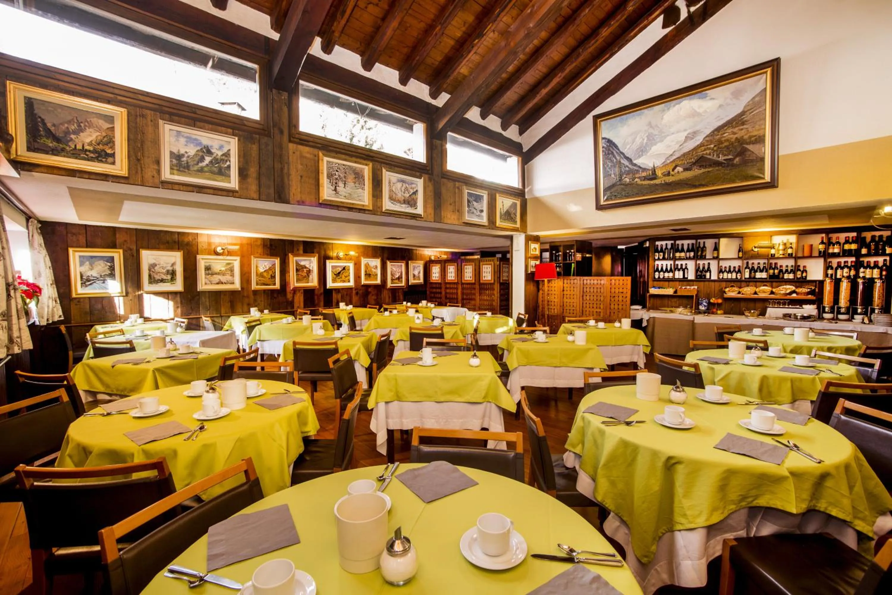 Restaurant/places to eat in Hotel Pilier D'Angle & Wellness