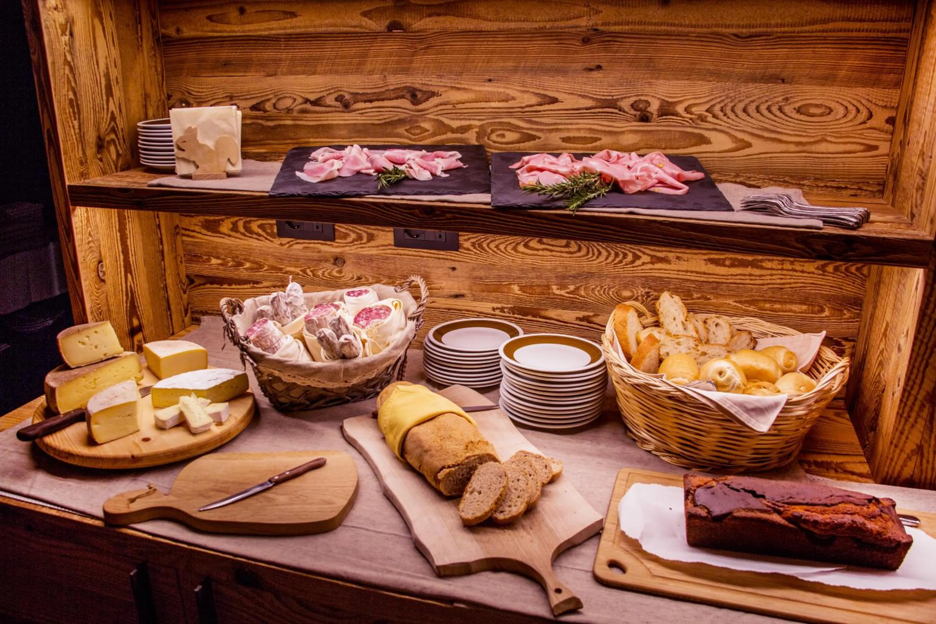 Continental breakfast in Hotel Pilier D'Angle & Wellness