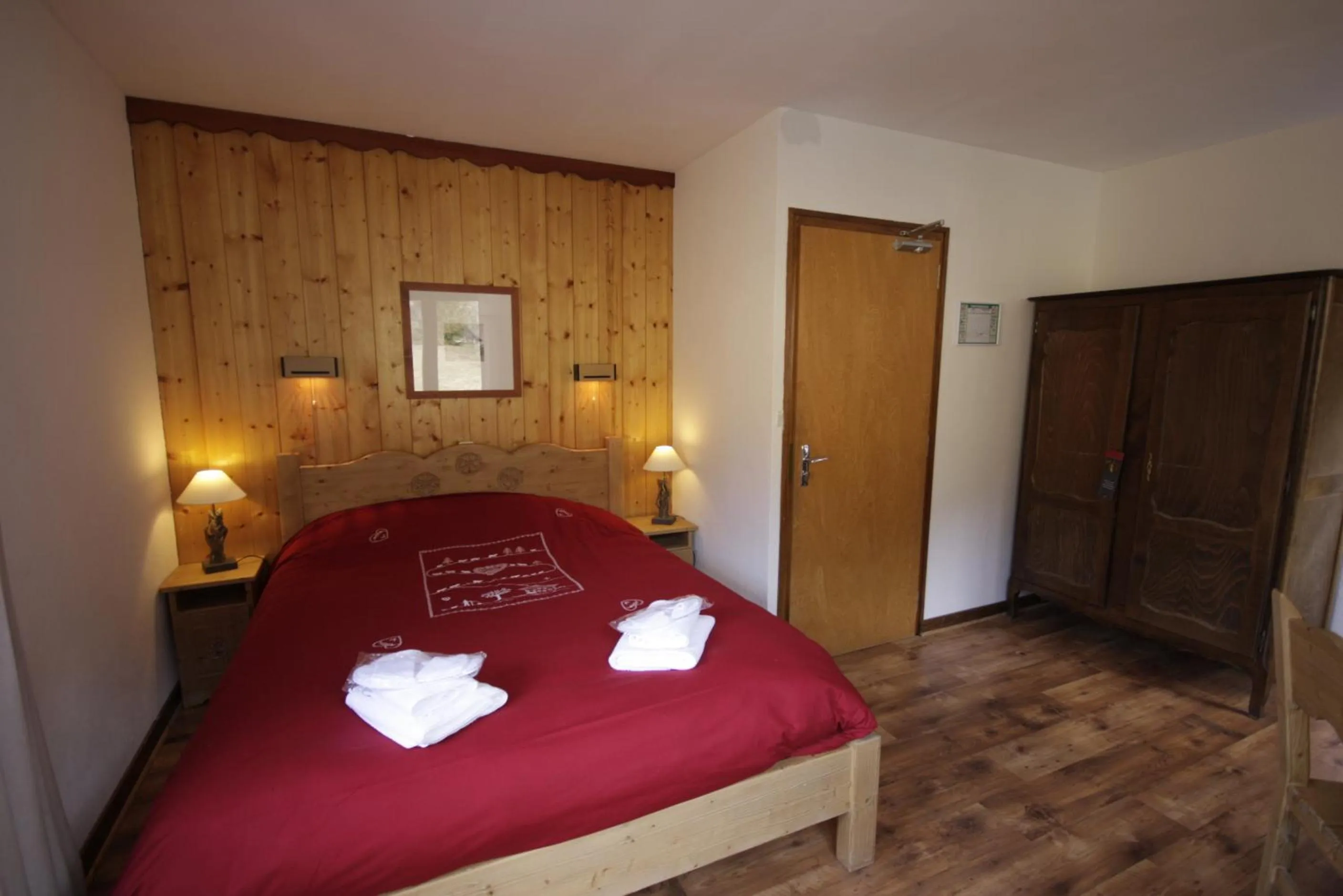 Photo of the whole room, Bed in Esprit Montagne