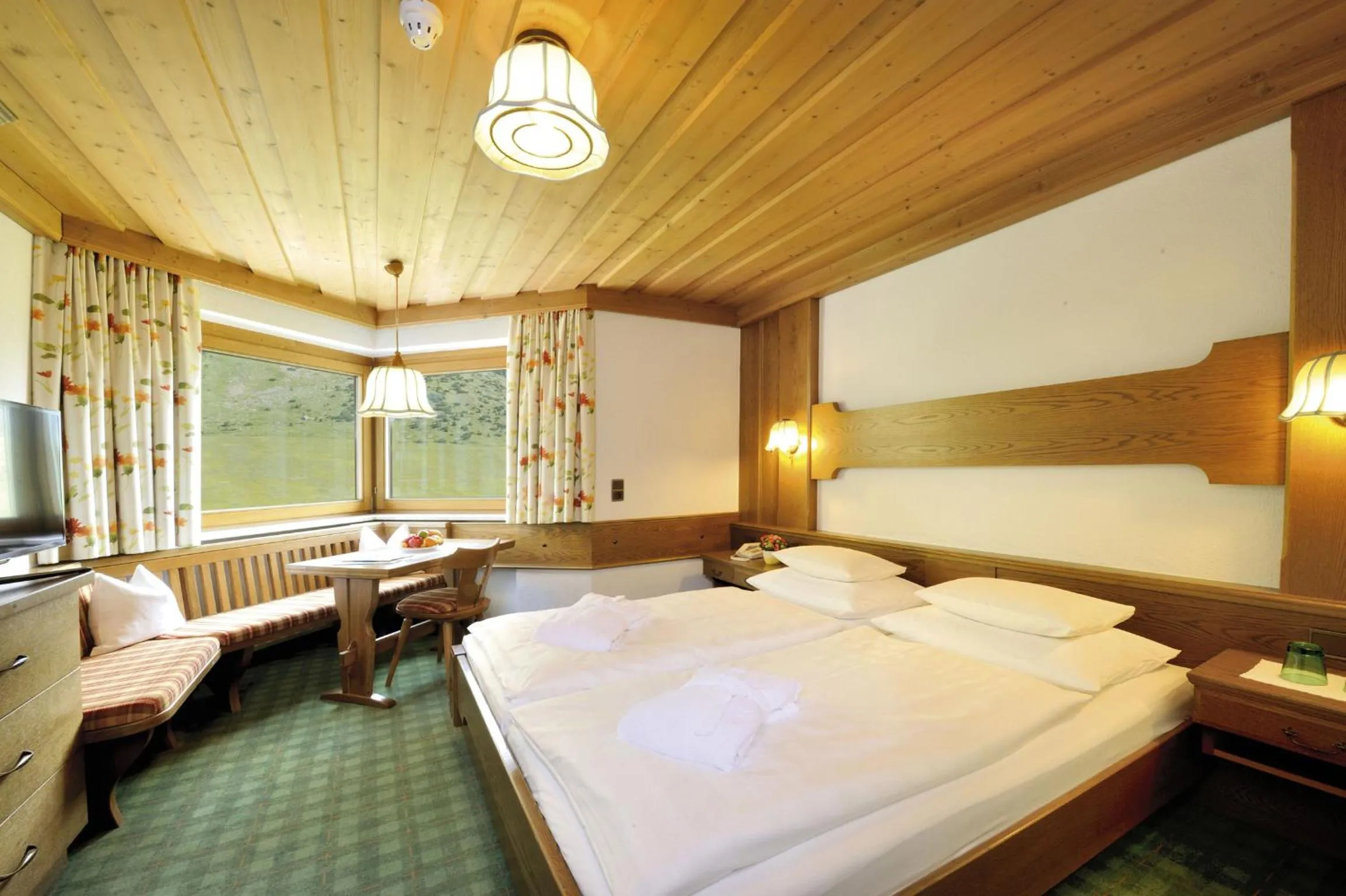 Bed in Alpenhotel Tirol
