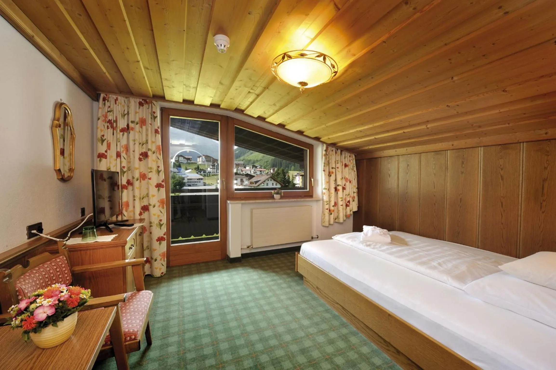 Bed in Alpenhotel Tirol