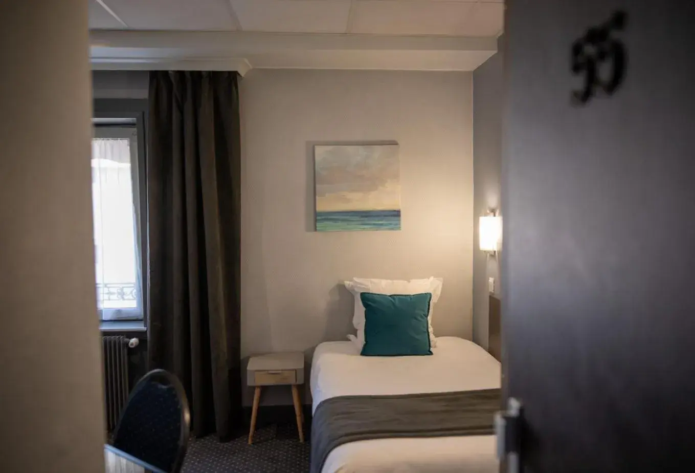 Bed in Hotel de Normandie Bed in Hotel de Normandie