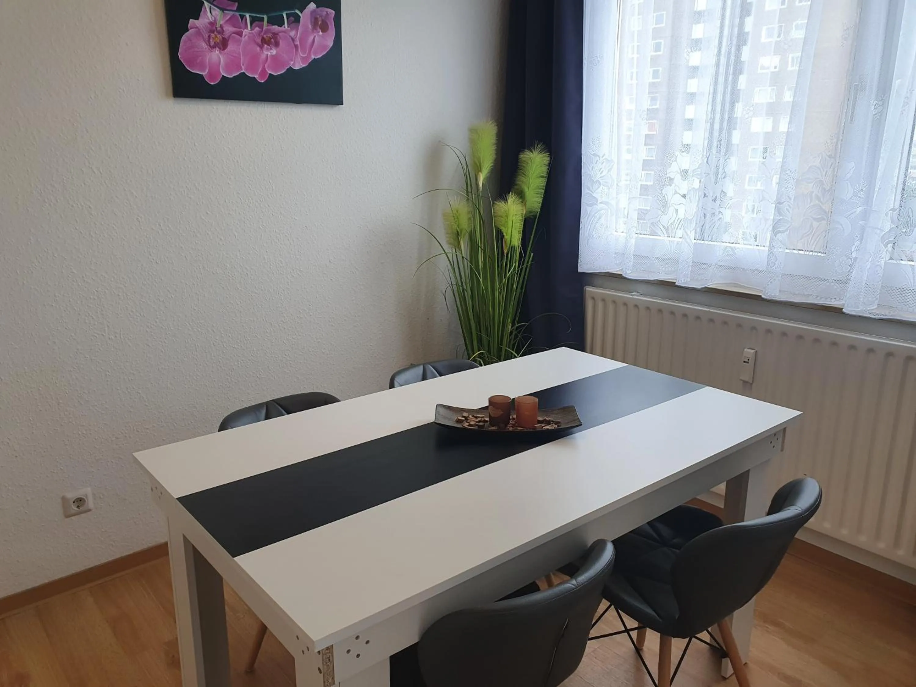 Dining area in LANE City Laatzen, nahe Hannover Messe