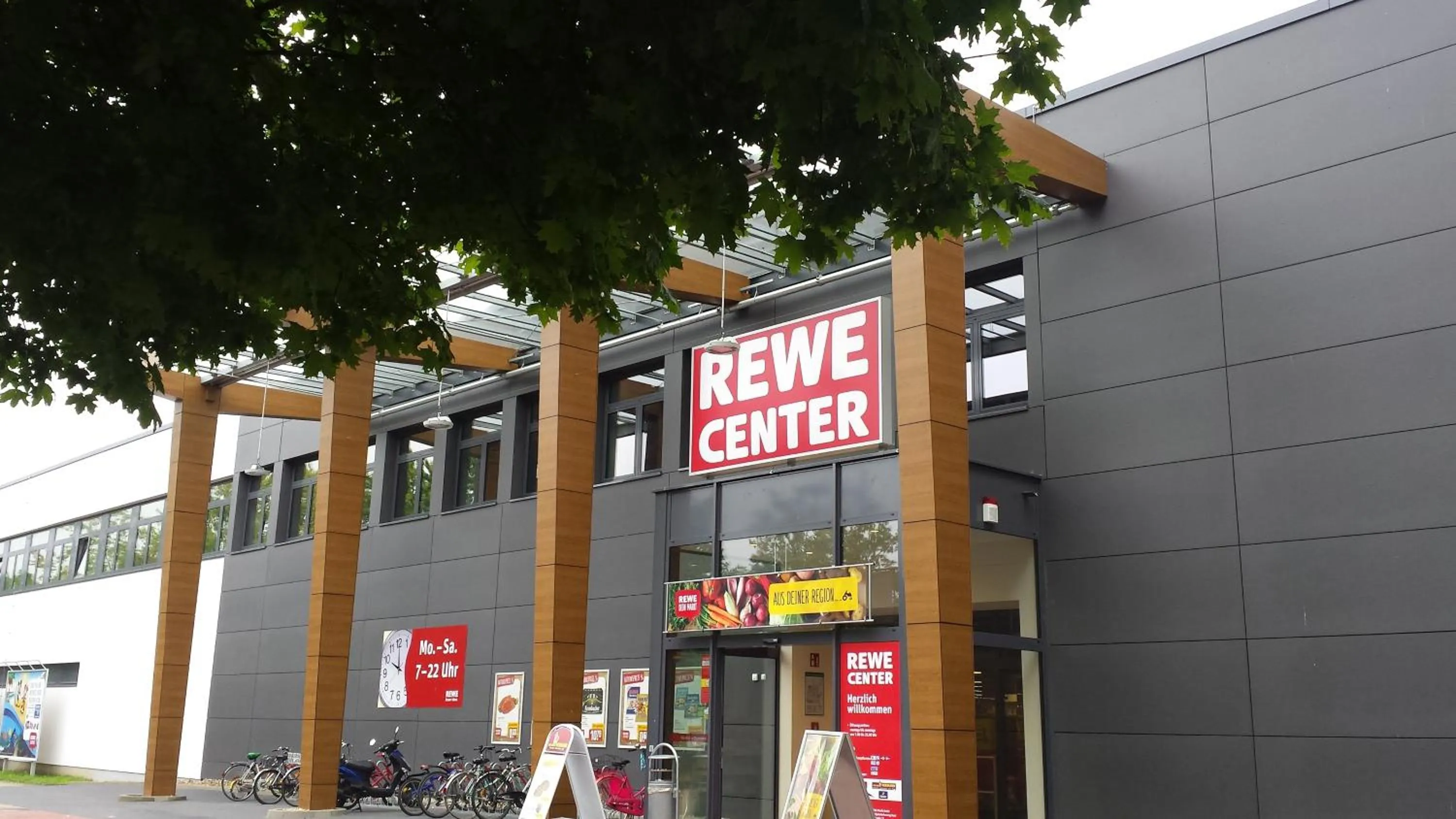 Supermarket/grocery shop in LANE City Laatzen, nahe Hannover Messe