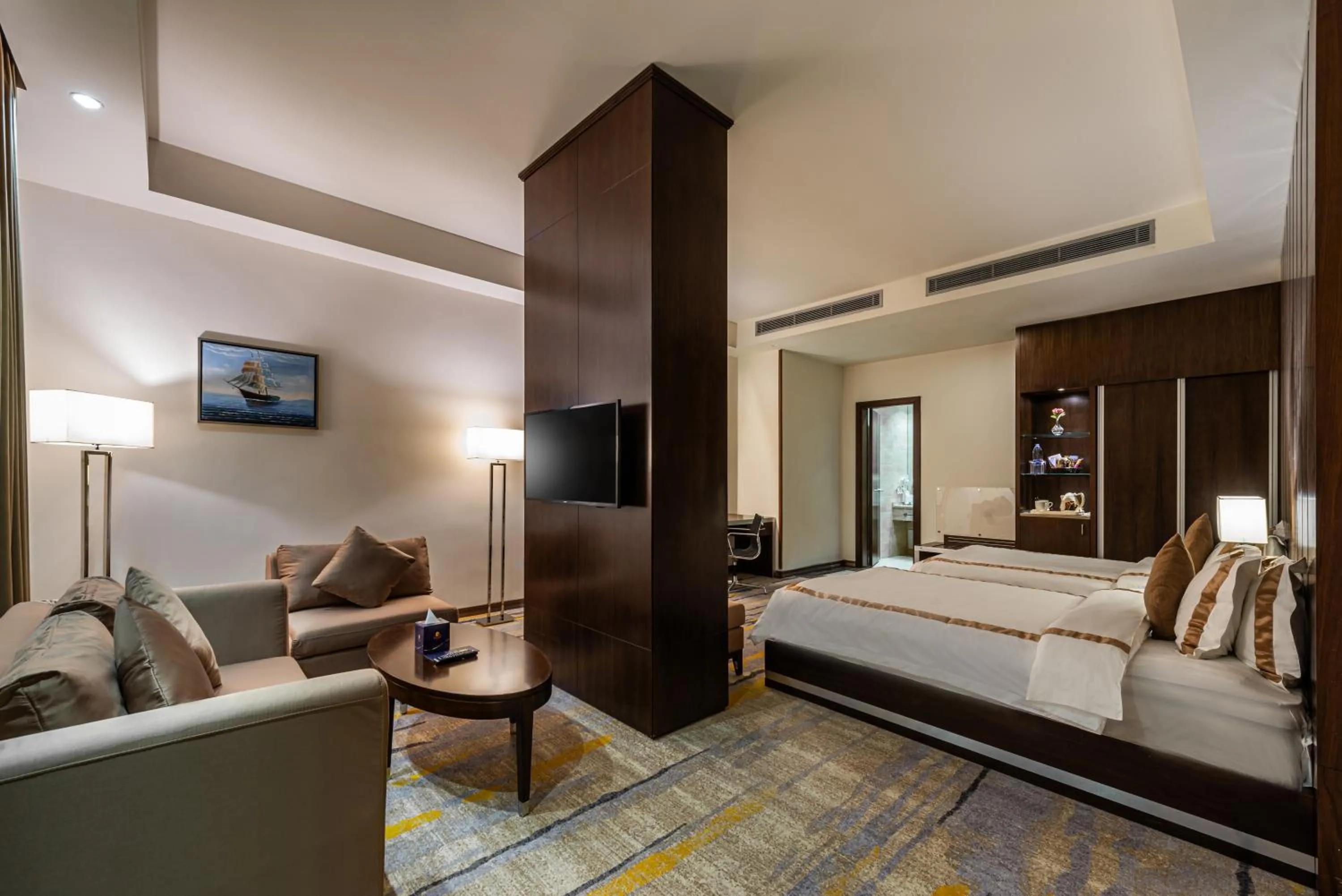 Bed in Sulaf Luxury Hotel