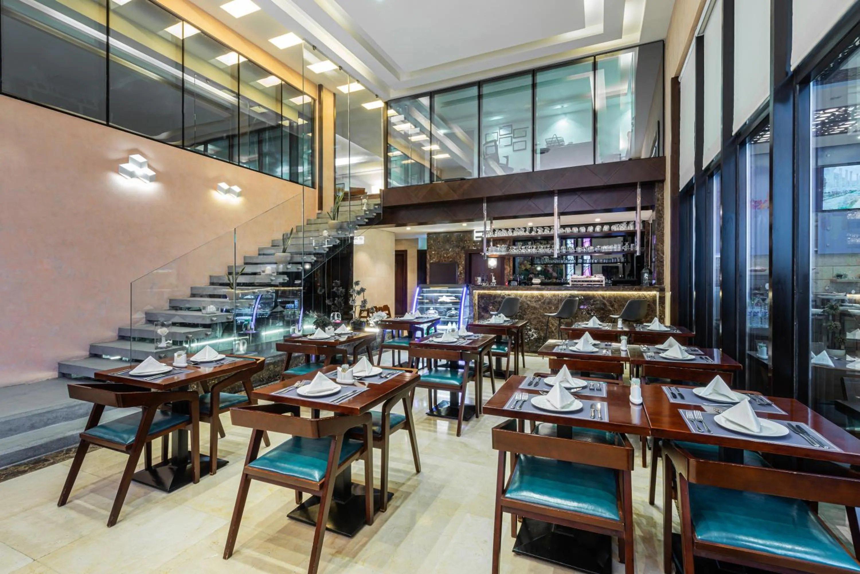 Restaurant/places to eat in Sulaf Luxury Hotel