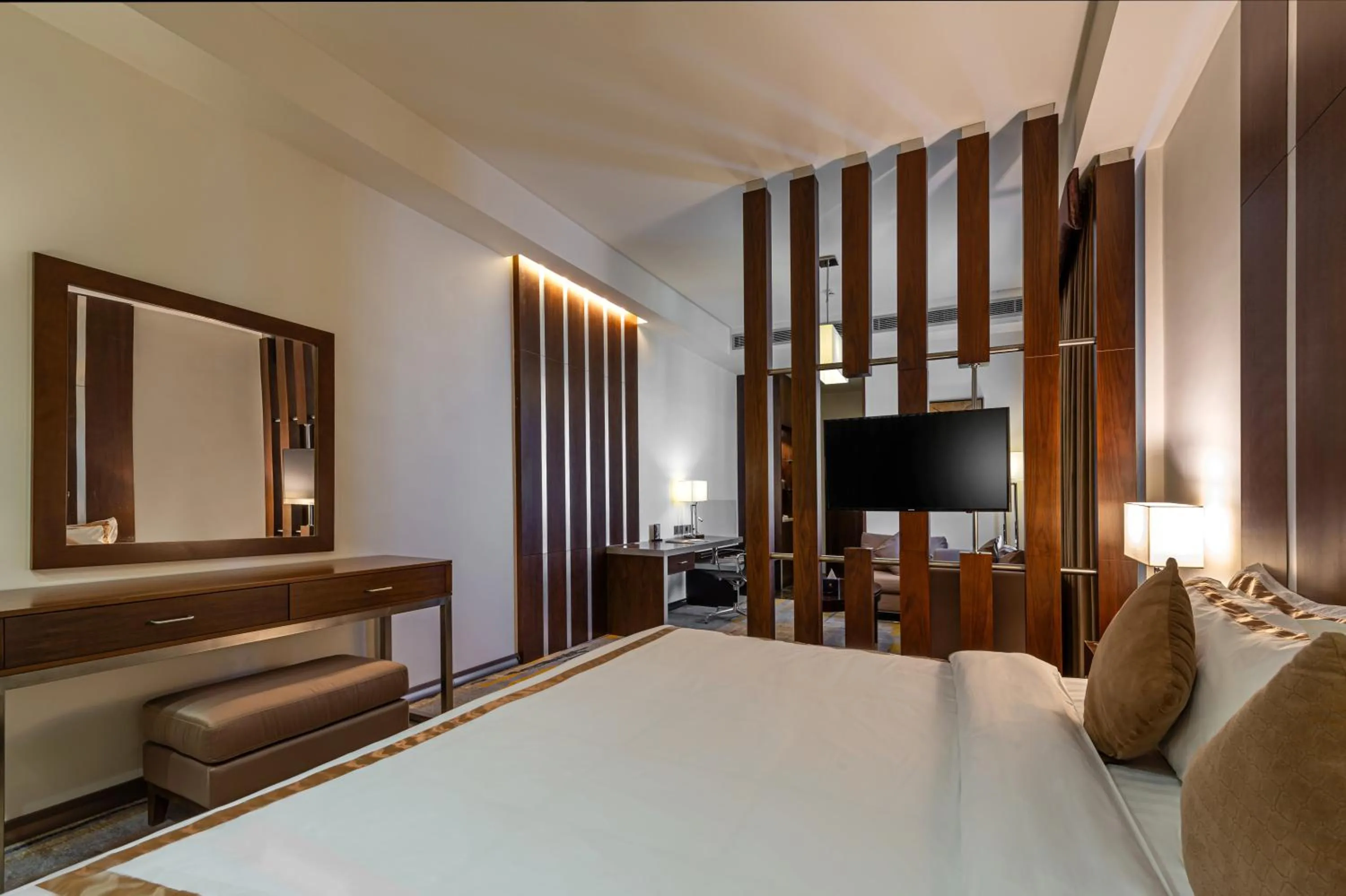 Bed in Sulaf Luxury Hotel