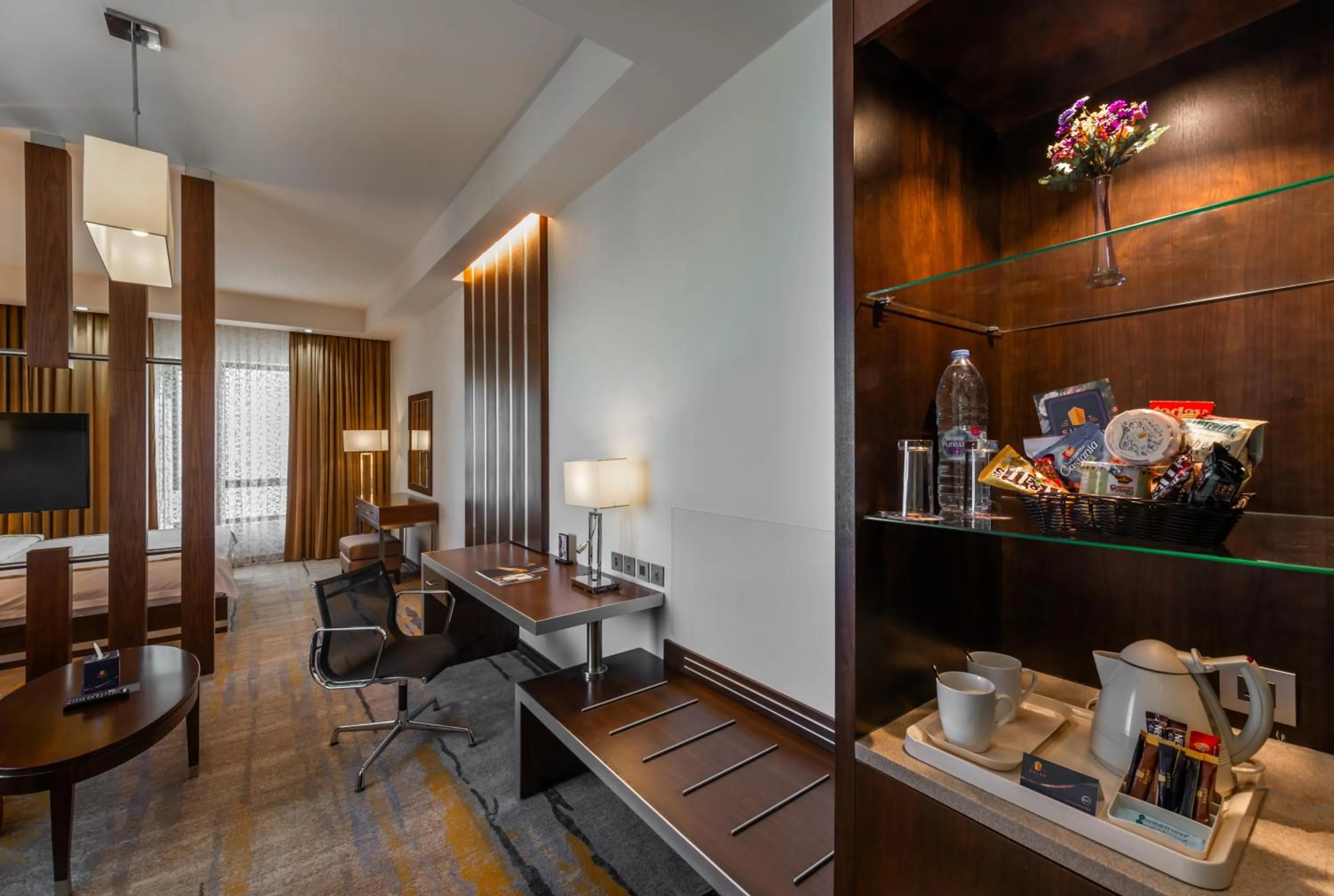 Coffee/tea facilities in Sulaf Luxury Hotel