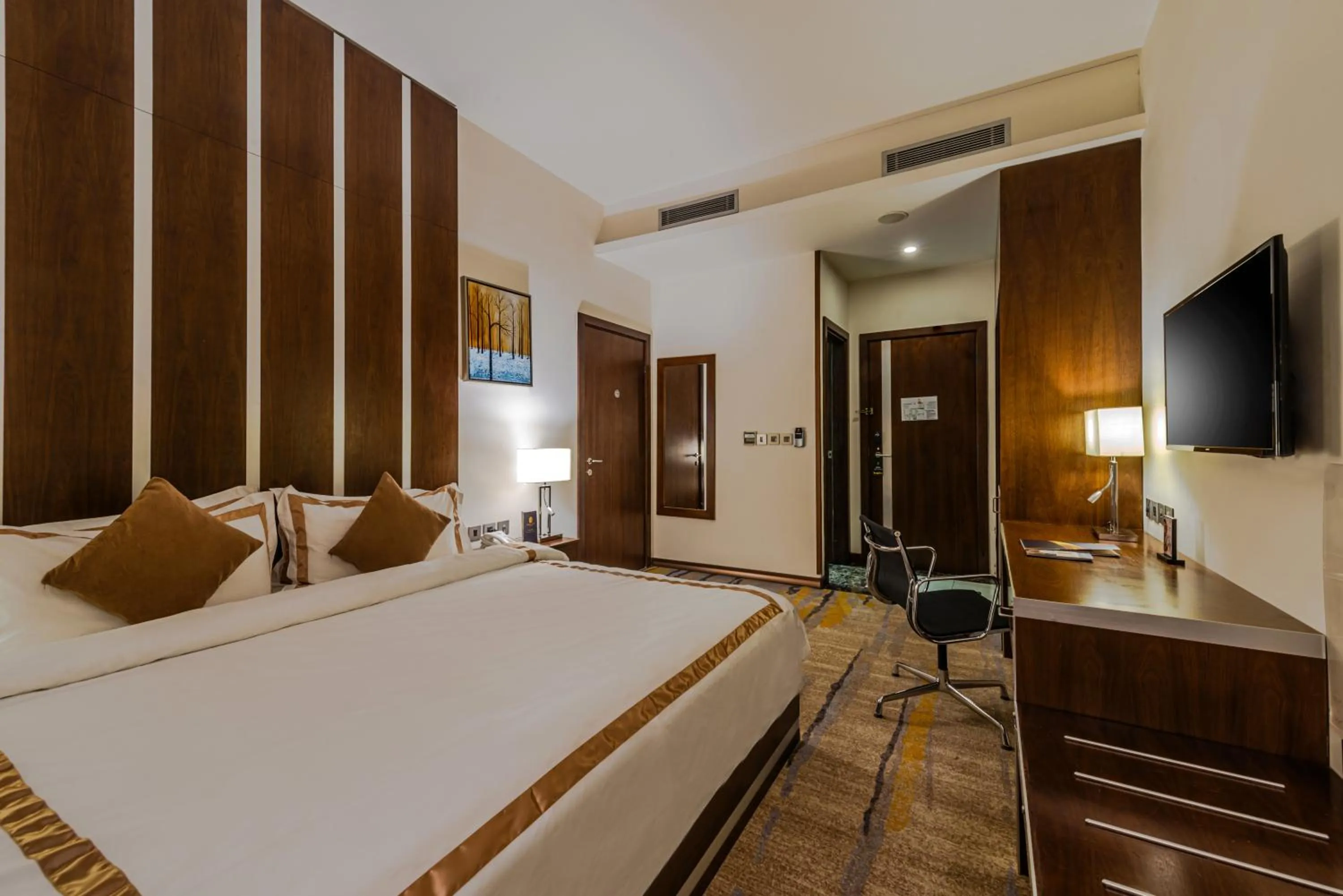 Bed in Sulaf Luxury Hotel