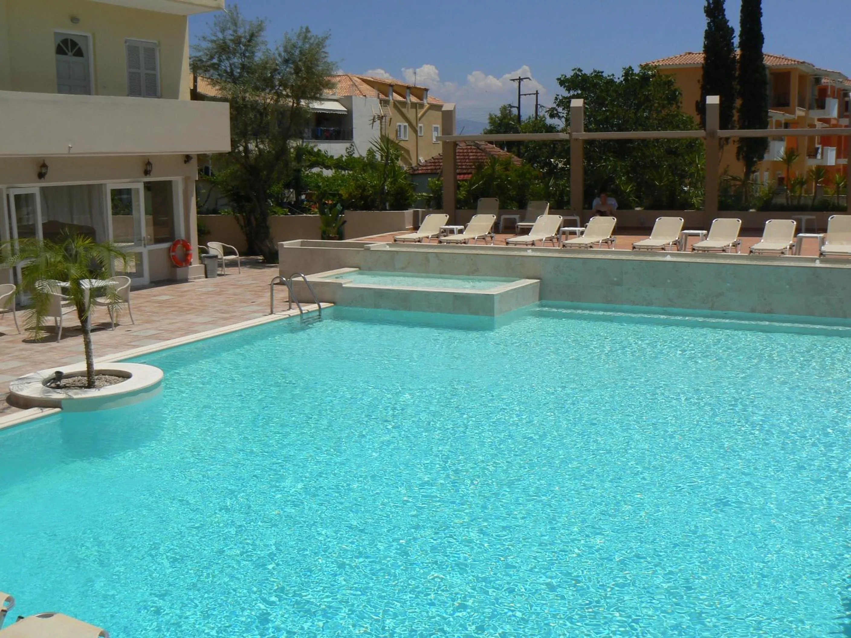 Happyland Hotel Apartments
