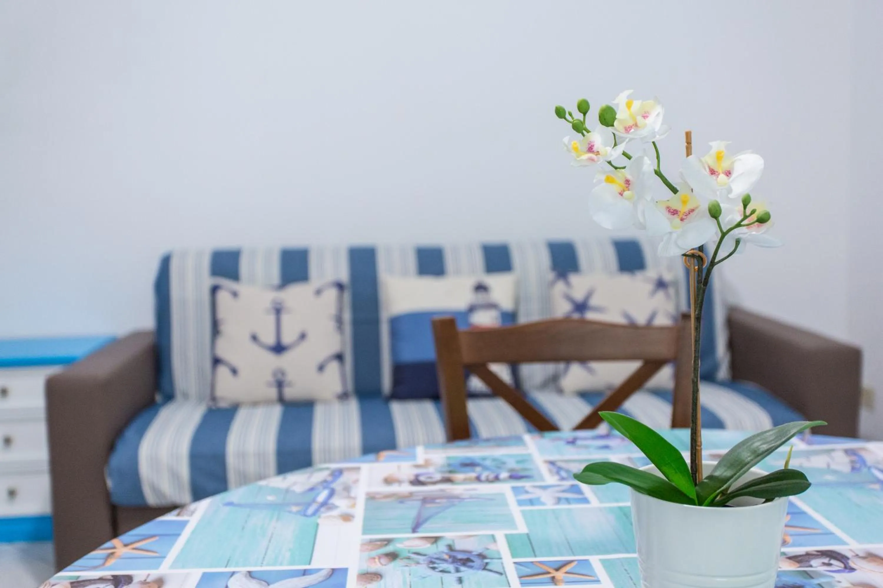 Seating area, Bed in Residence Kimba