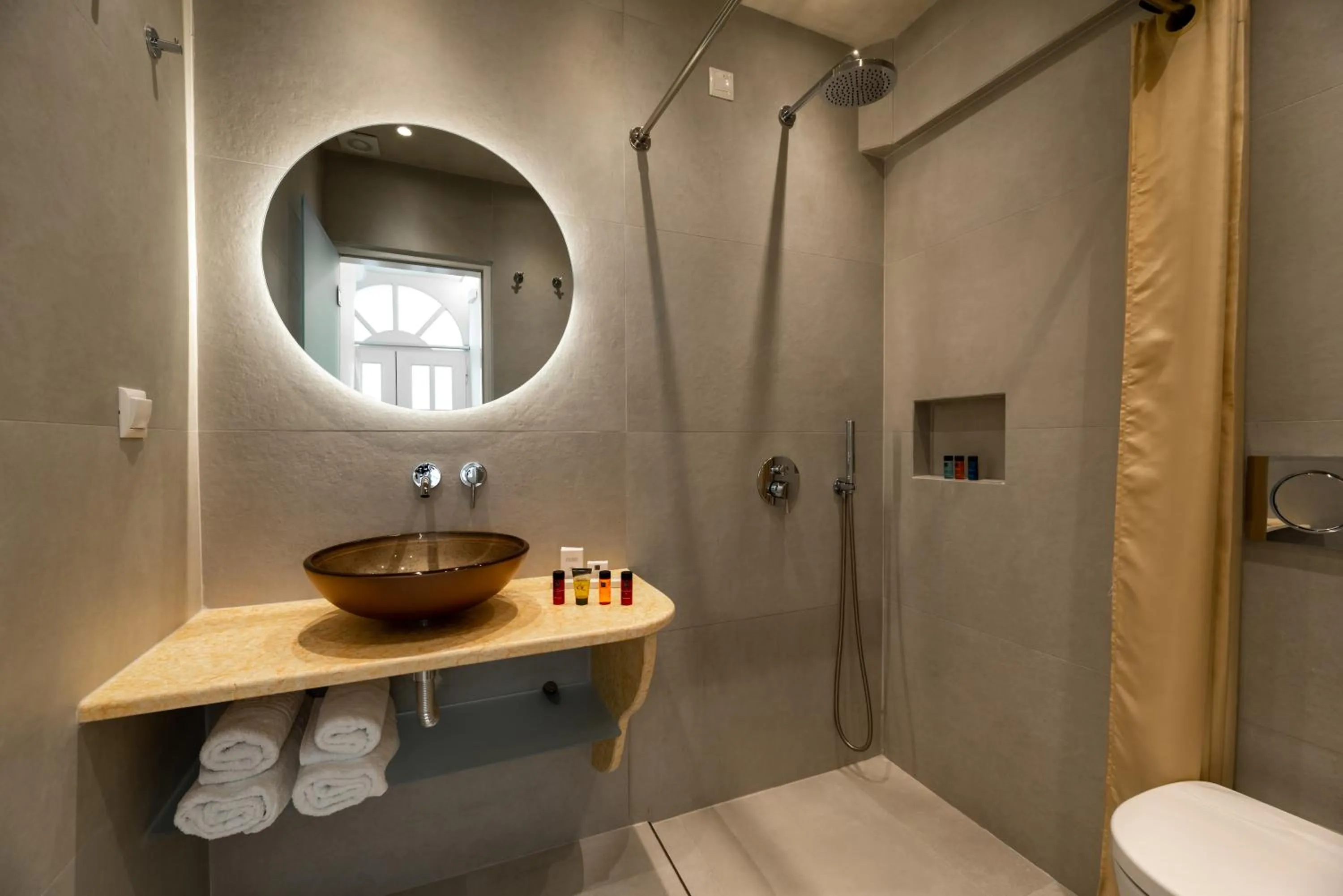 Bathroom in Hotel Thira