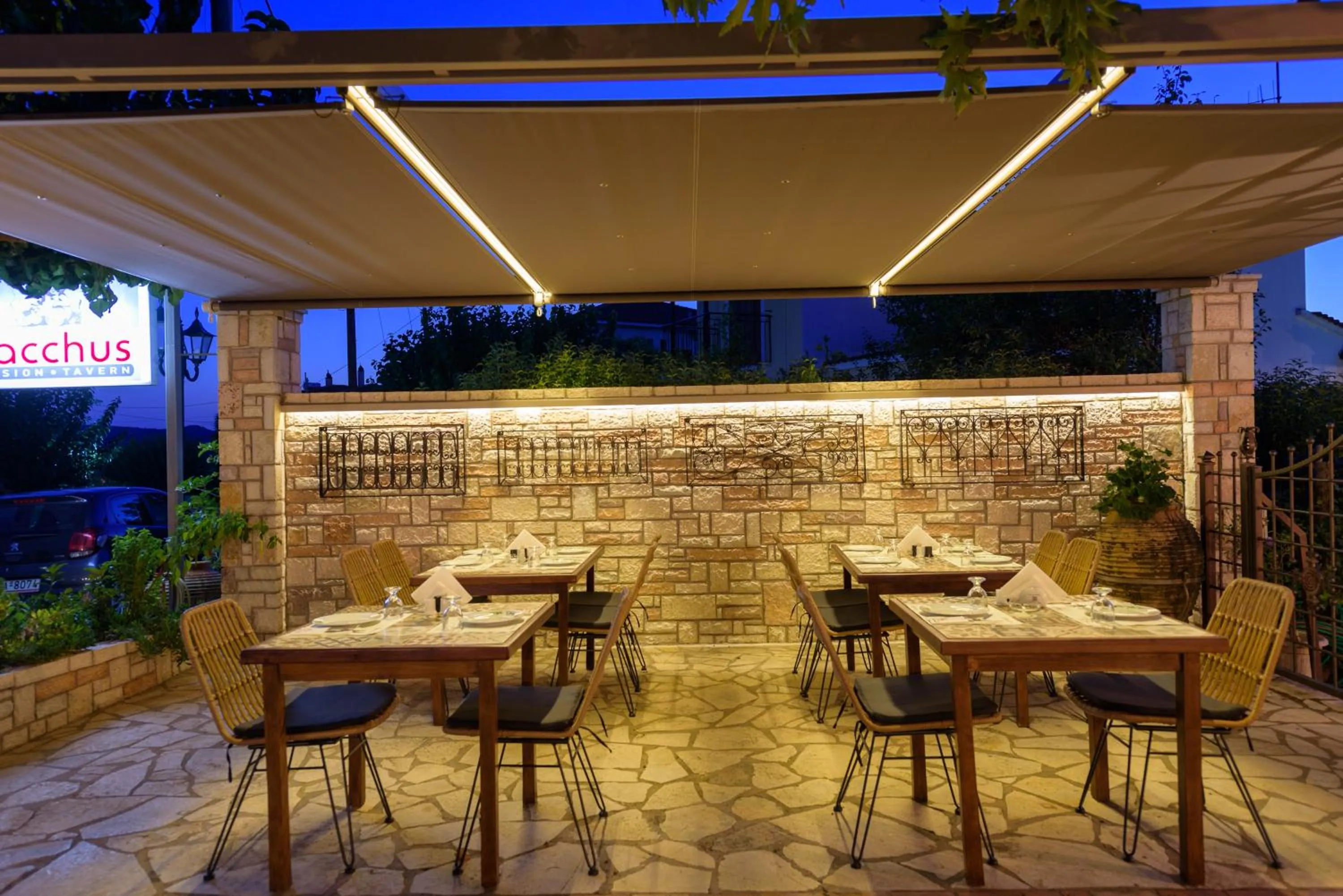 Restaurant/places to eat in Bacchus