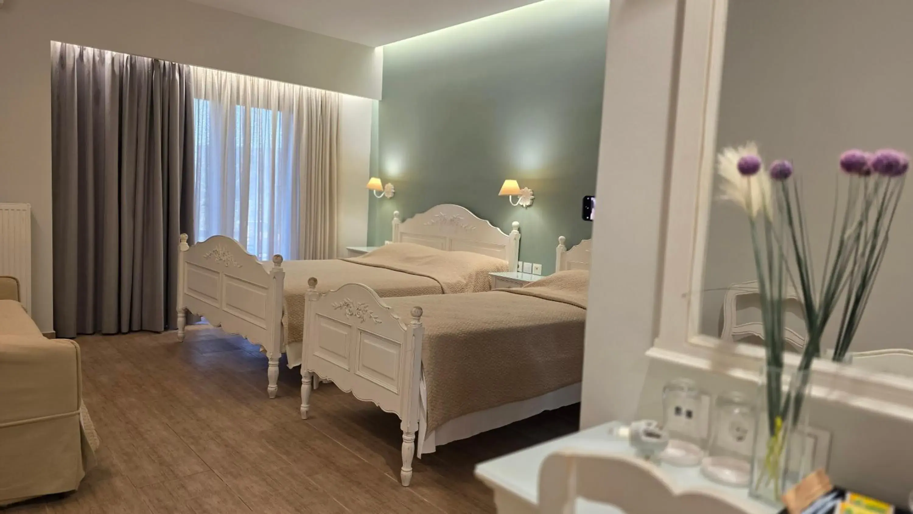 Quadruple Room with Spa Bath in Bacchus Quadruple Room with Spa Bath in Bacchus