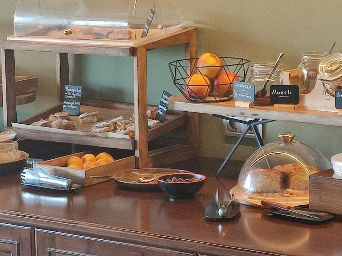 Breakfast in Bacchus