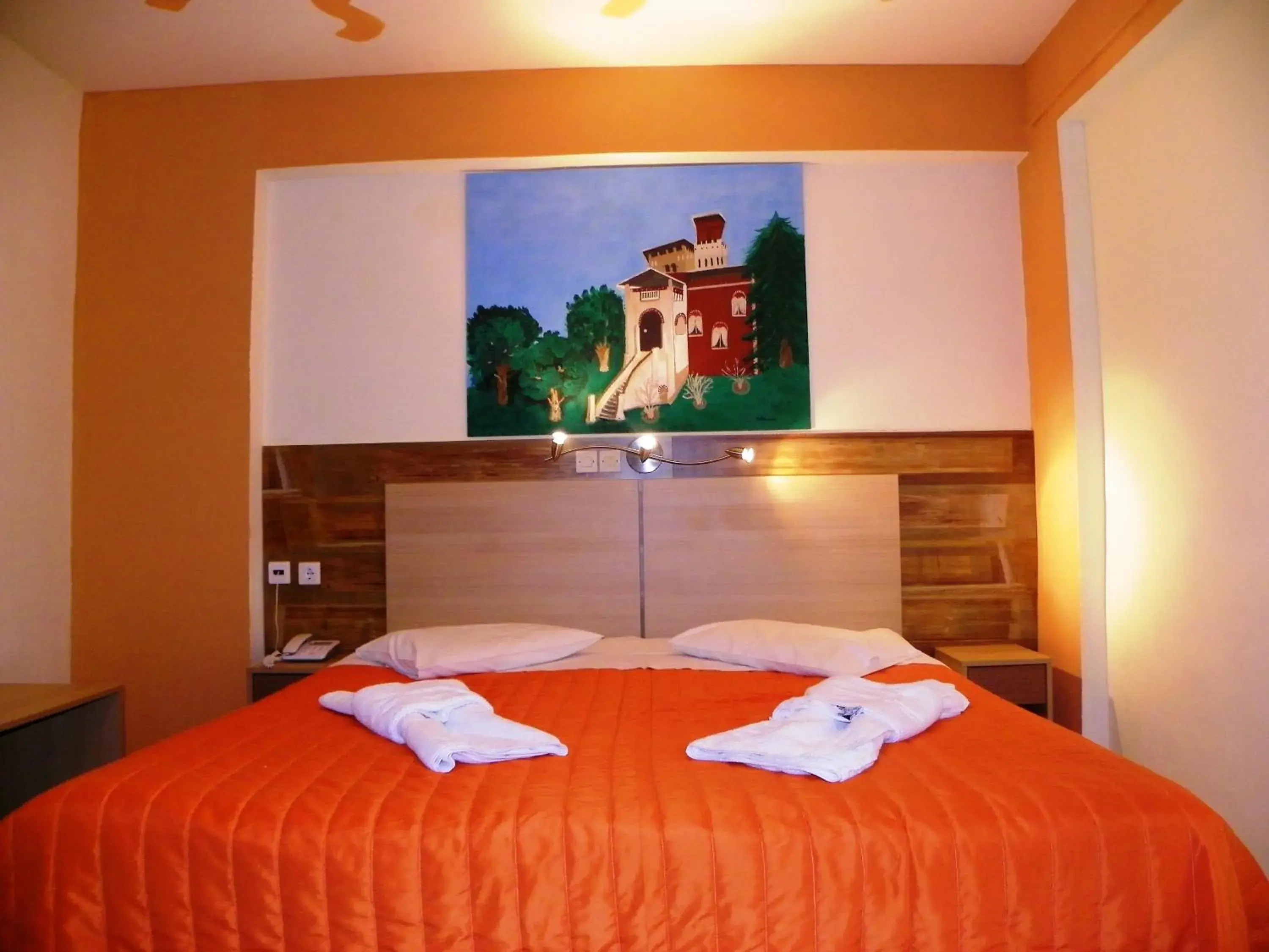 Bed in Mirabelle Hotel Bed in Mirabelle Hotel