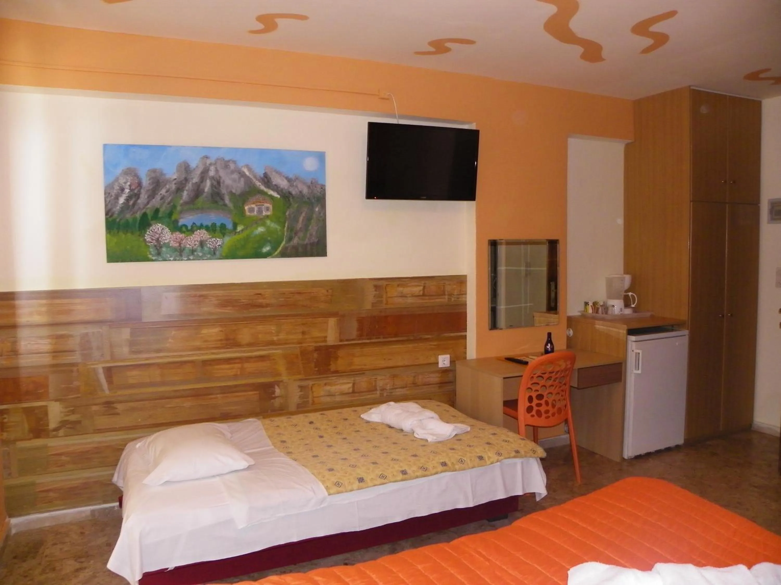 Bed in Mirabelle Hotel