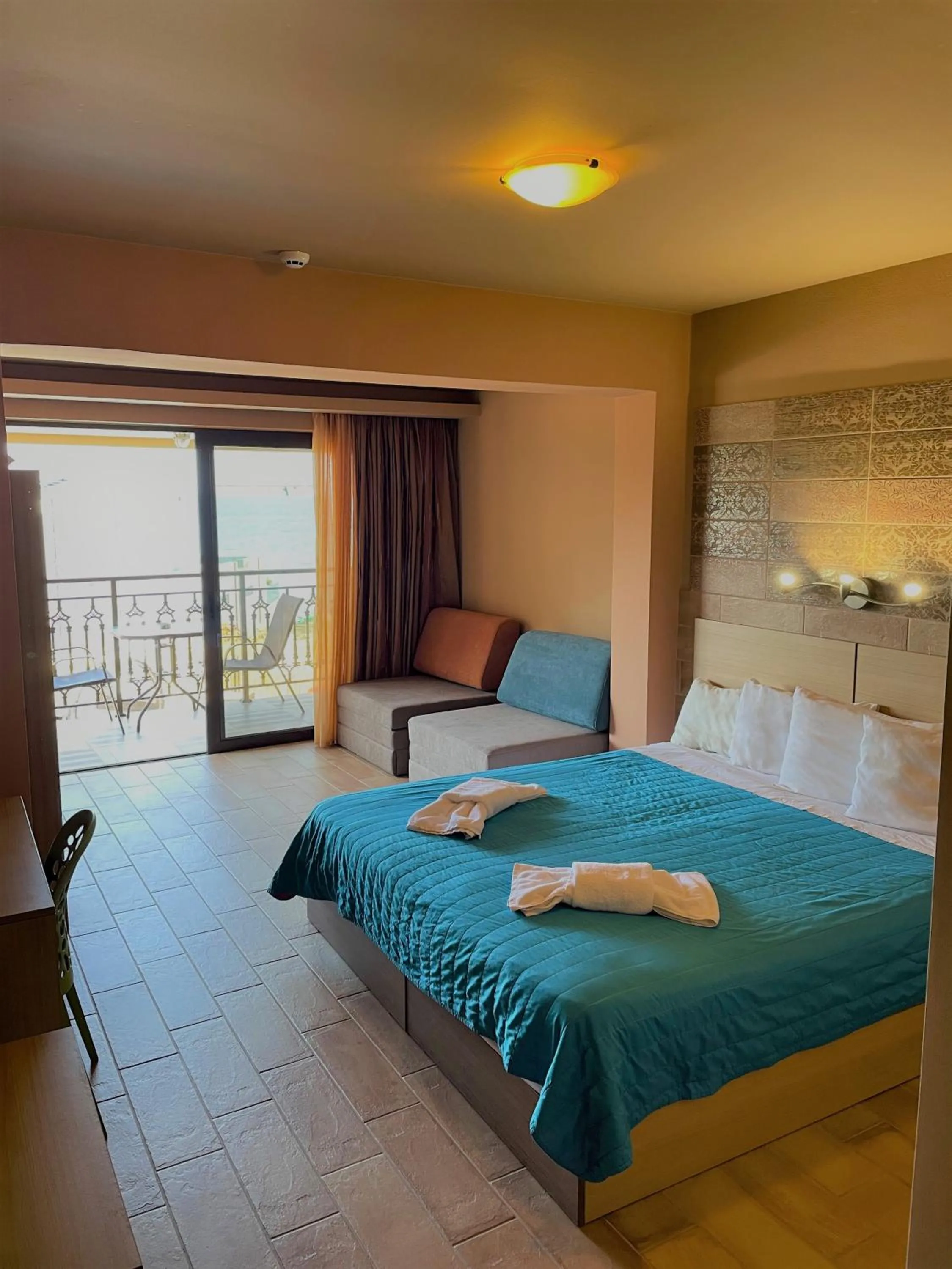 Bed in Mirabelle Hotel