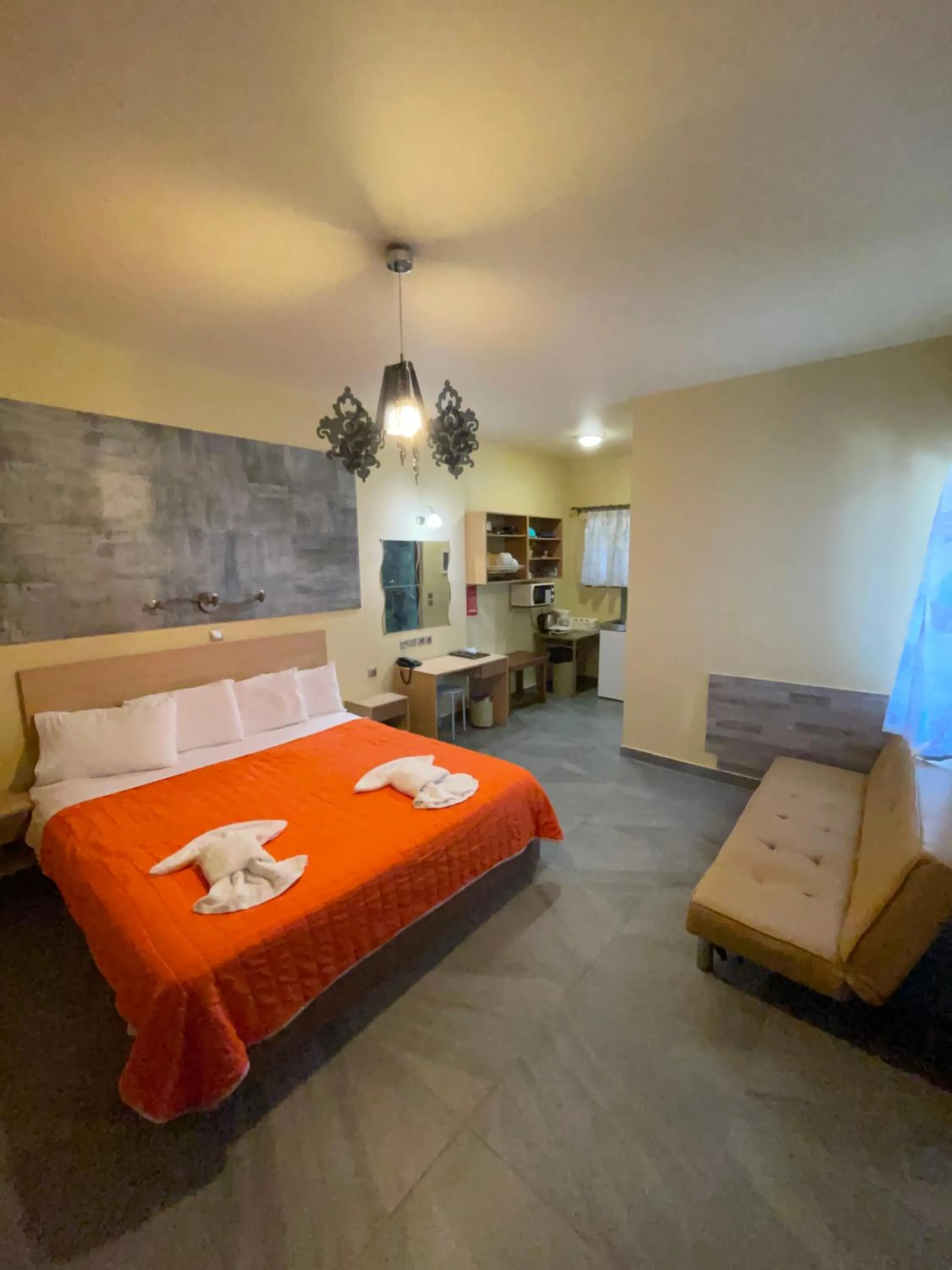 Bedroom, Bed in Mirabelle Hotel