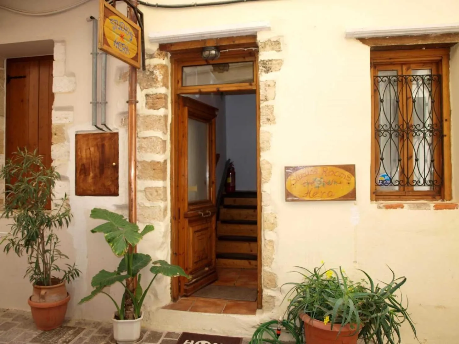 Facade/entrance in Hera Studios