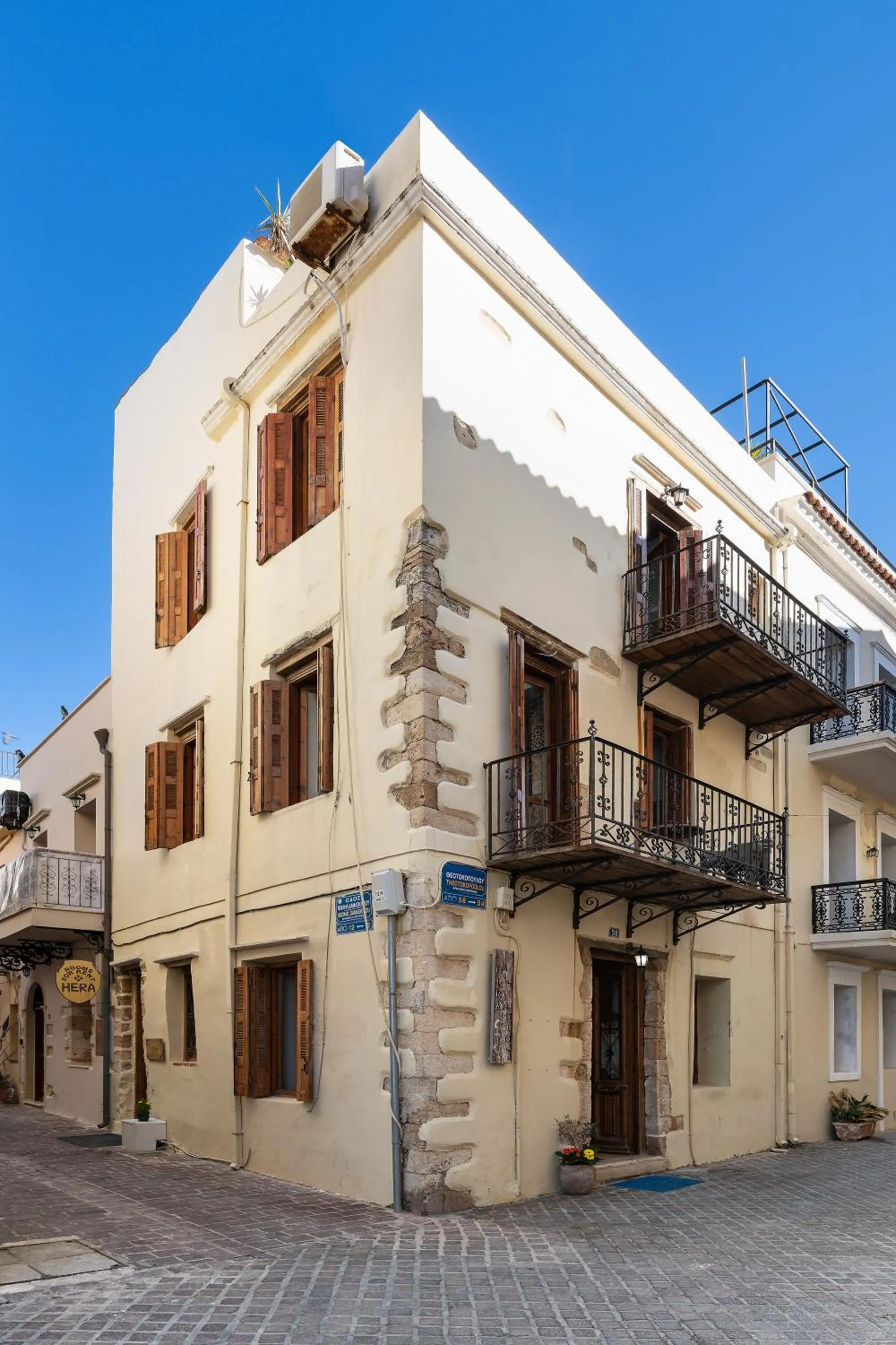 Property building in Hera Studios