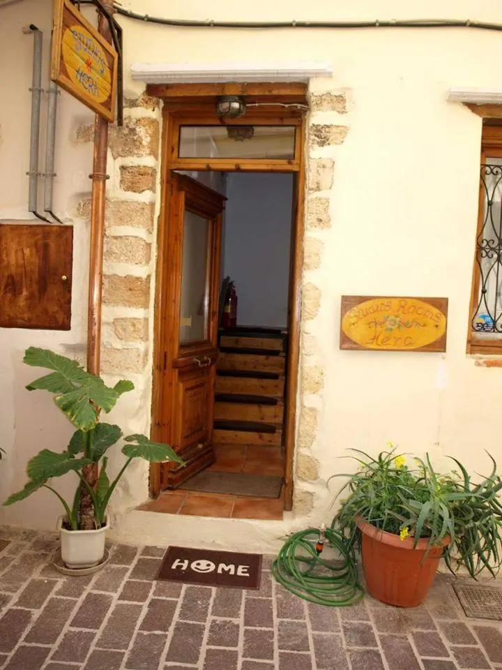 Facade/entrance in Hera Studios
