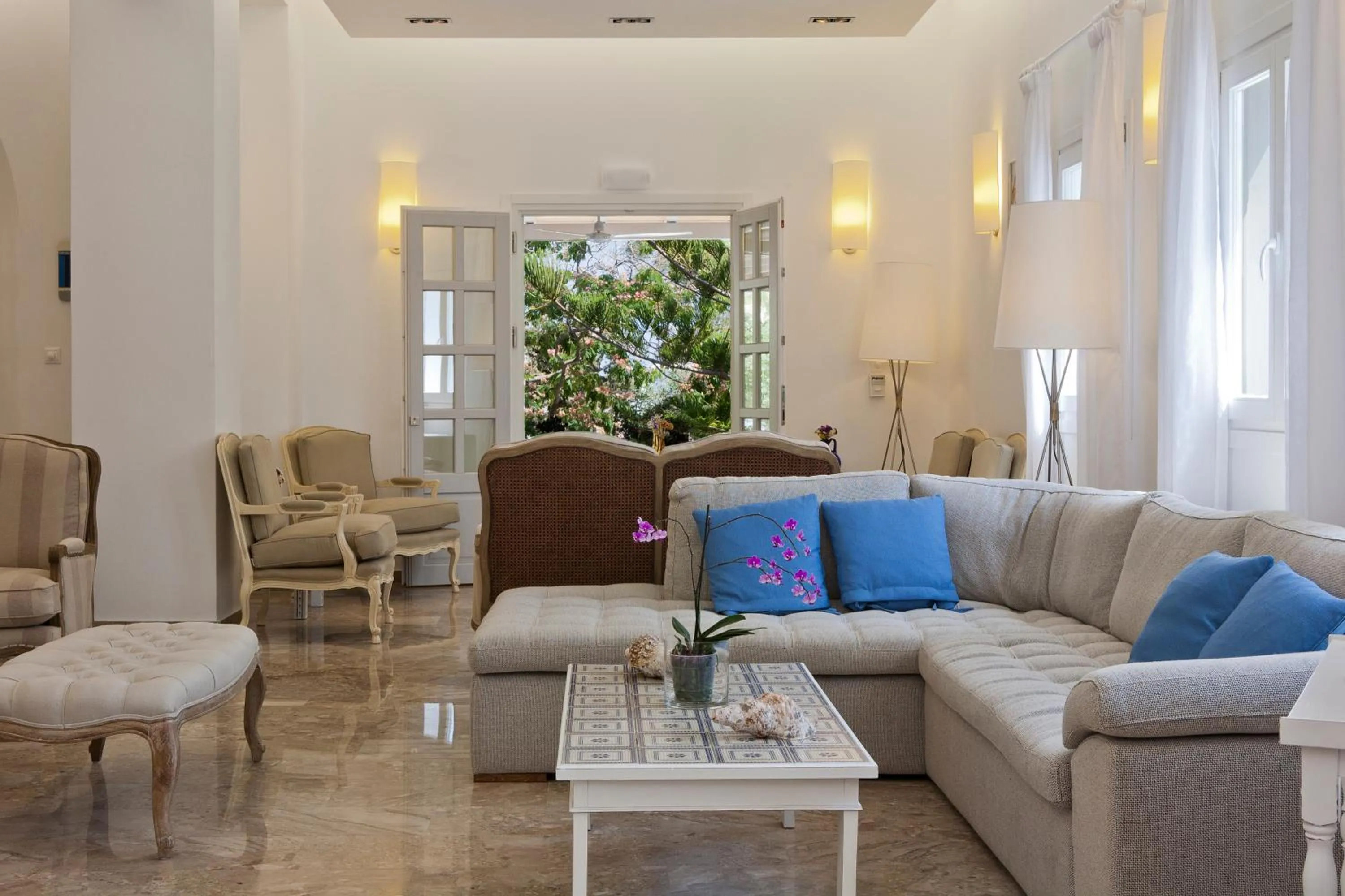 Lounge or bar in Kamari Hotel