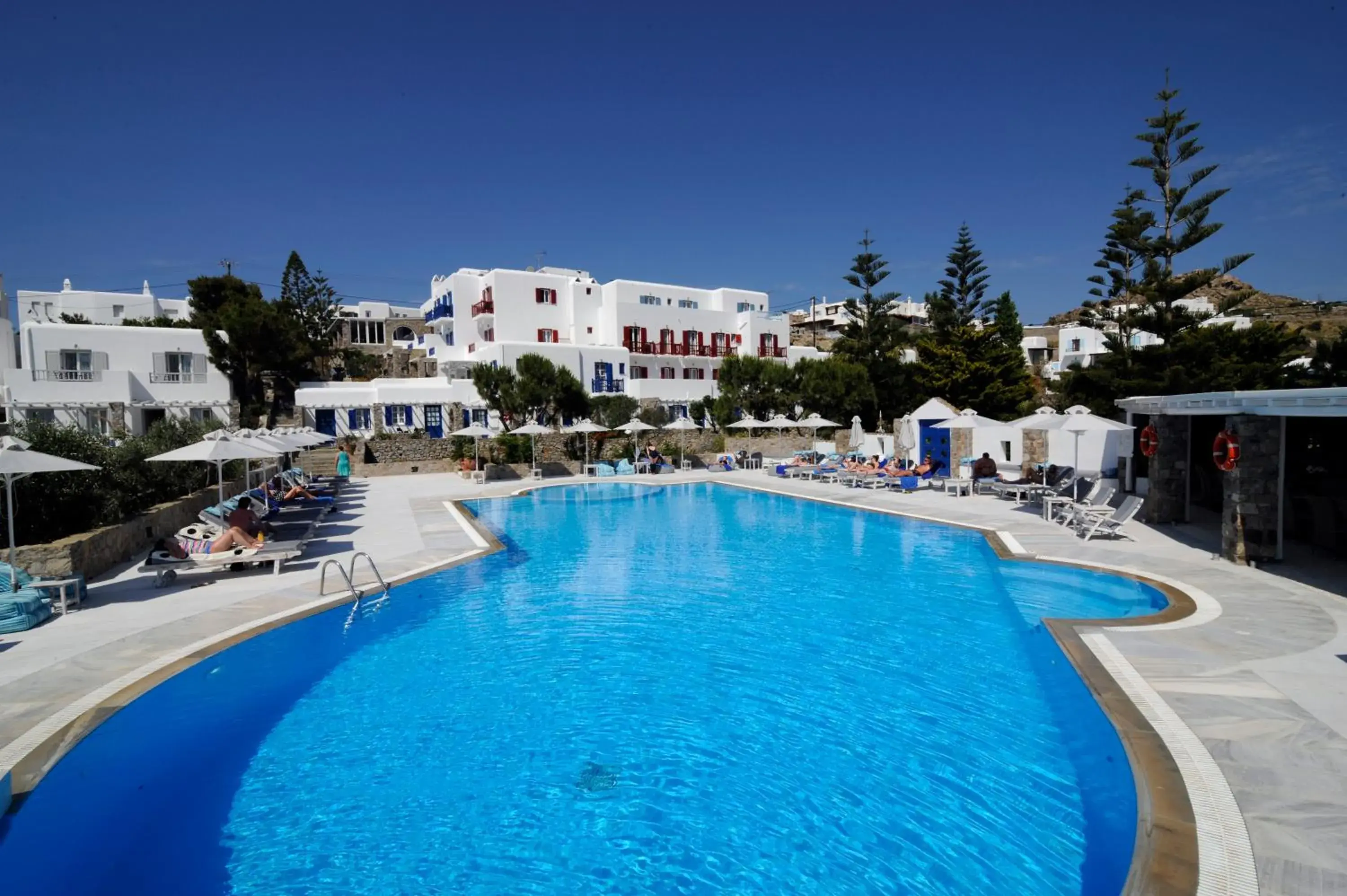 Swimming pool in Kamari Hotel Swimming pool in Kamari Hotel