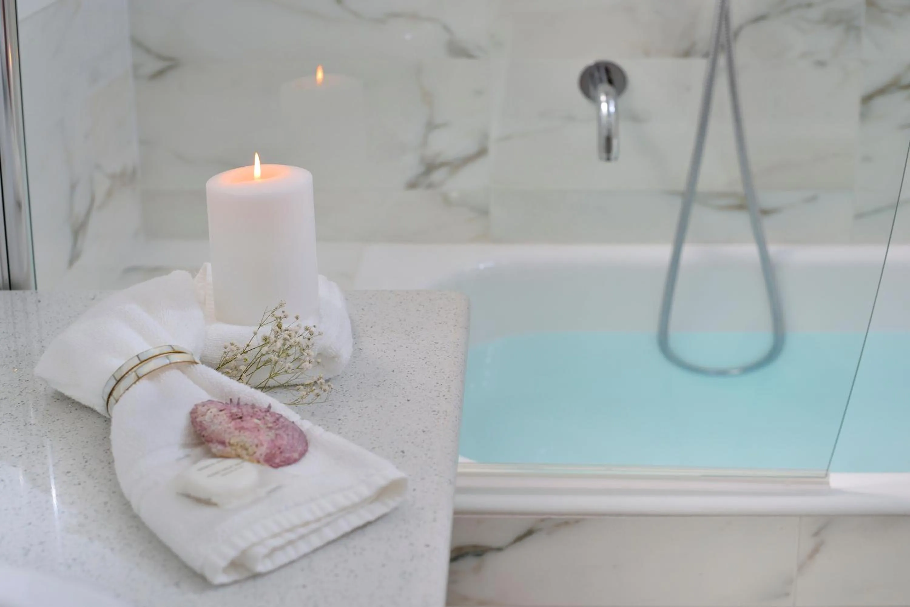 Bath in Kamari Hotel