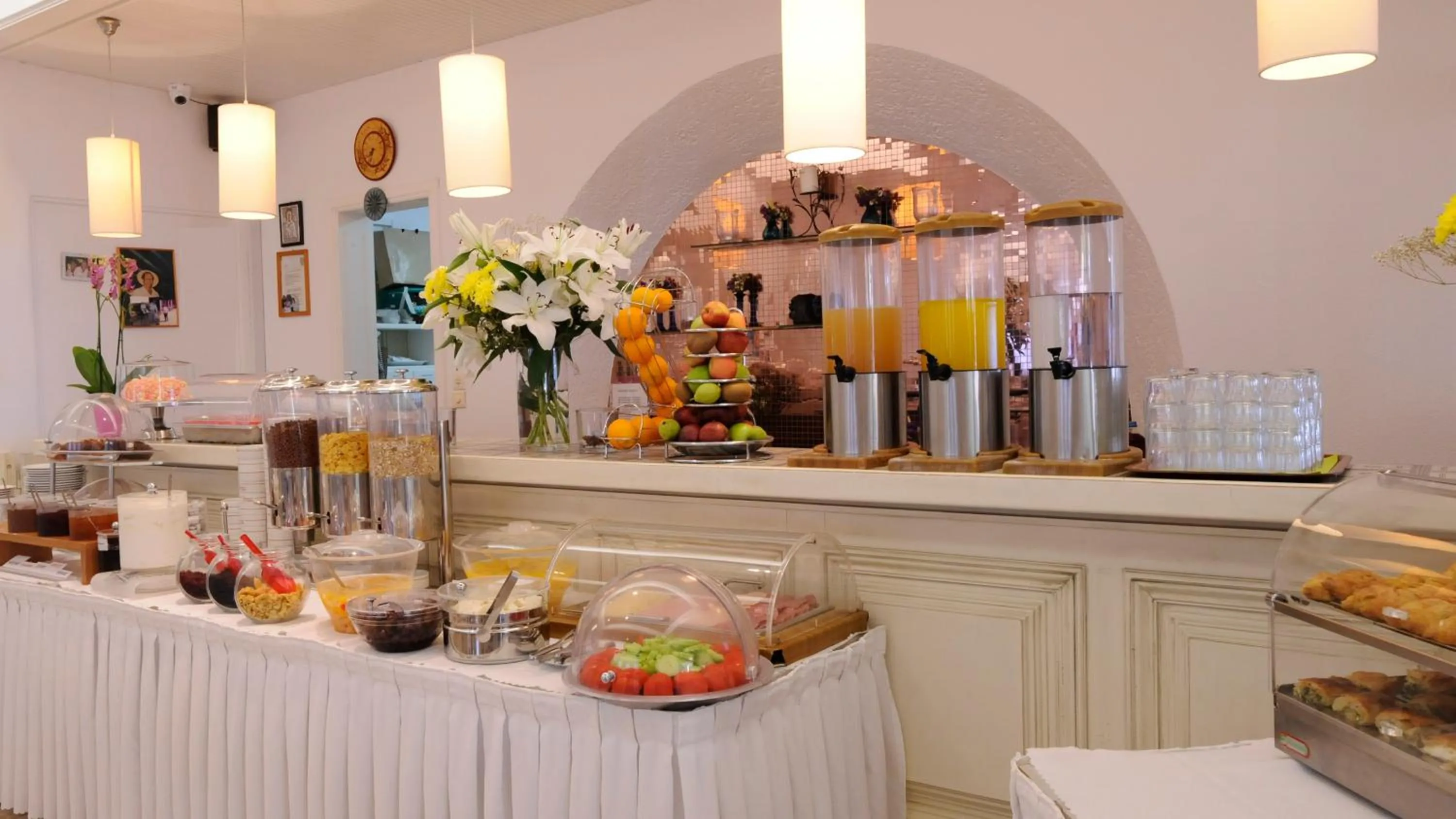 Buffet breakfast in Kamari Hotel