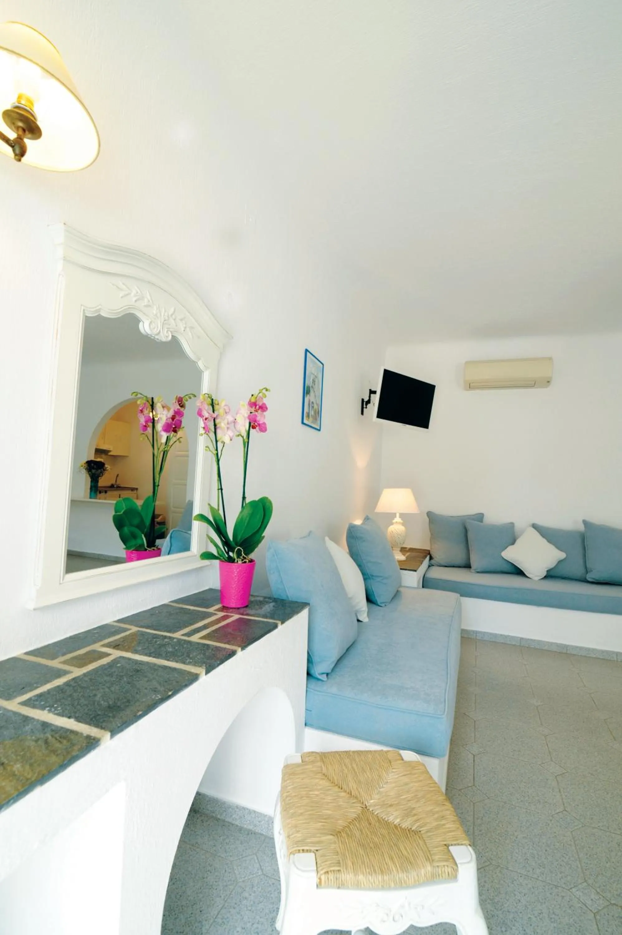 TV and multimedia in Kamari Hotel