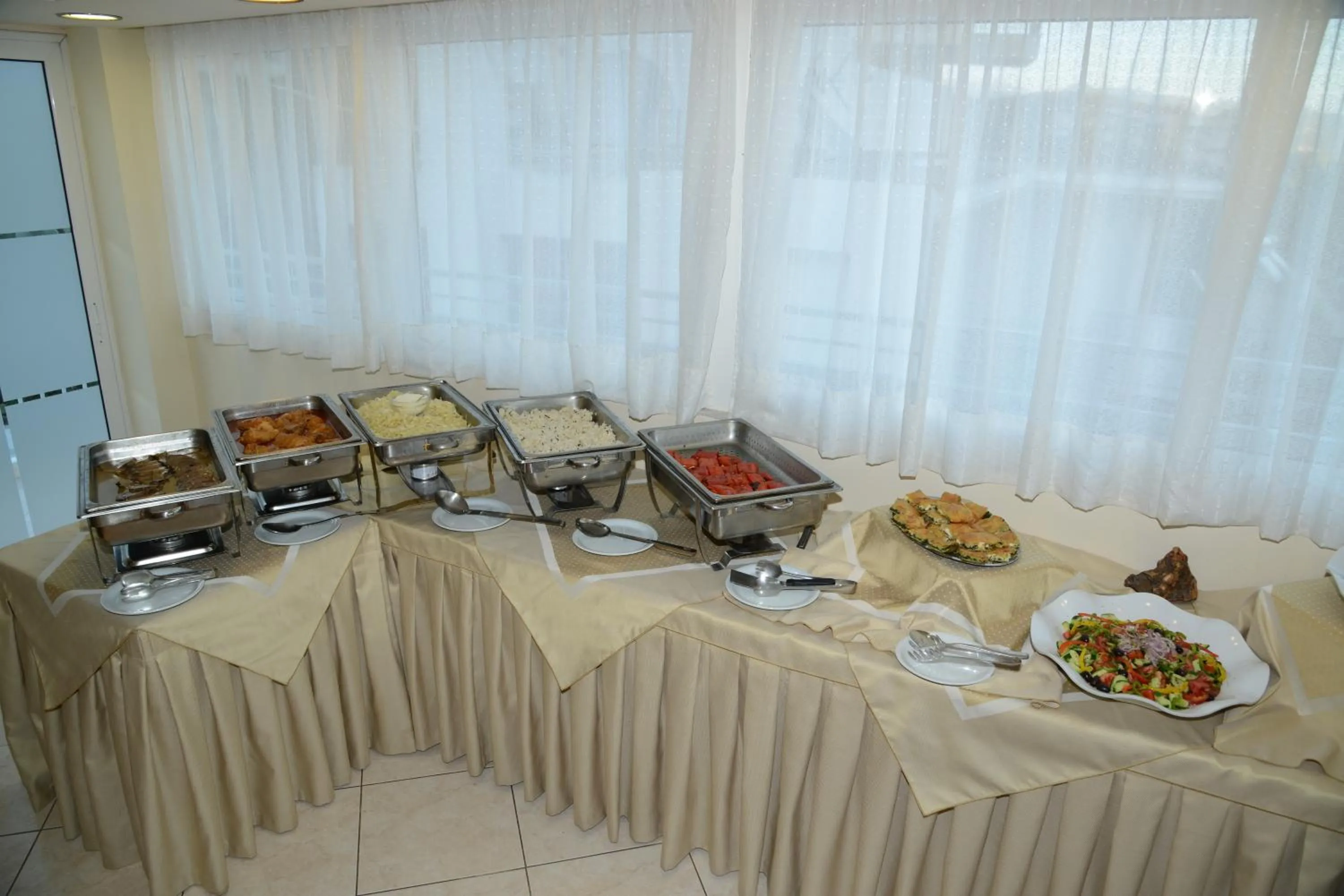 Food in Viaros Hotel Apartments