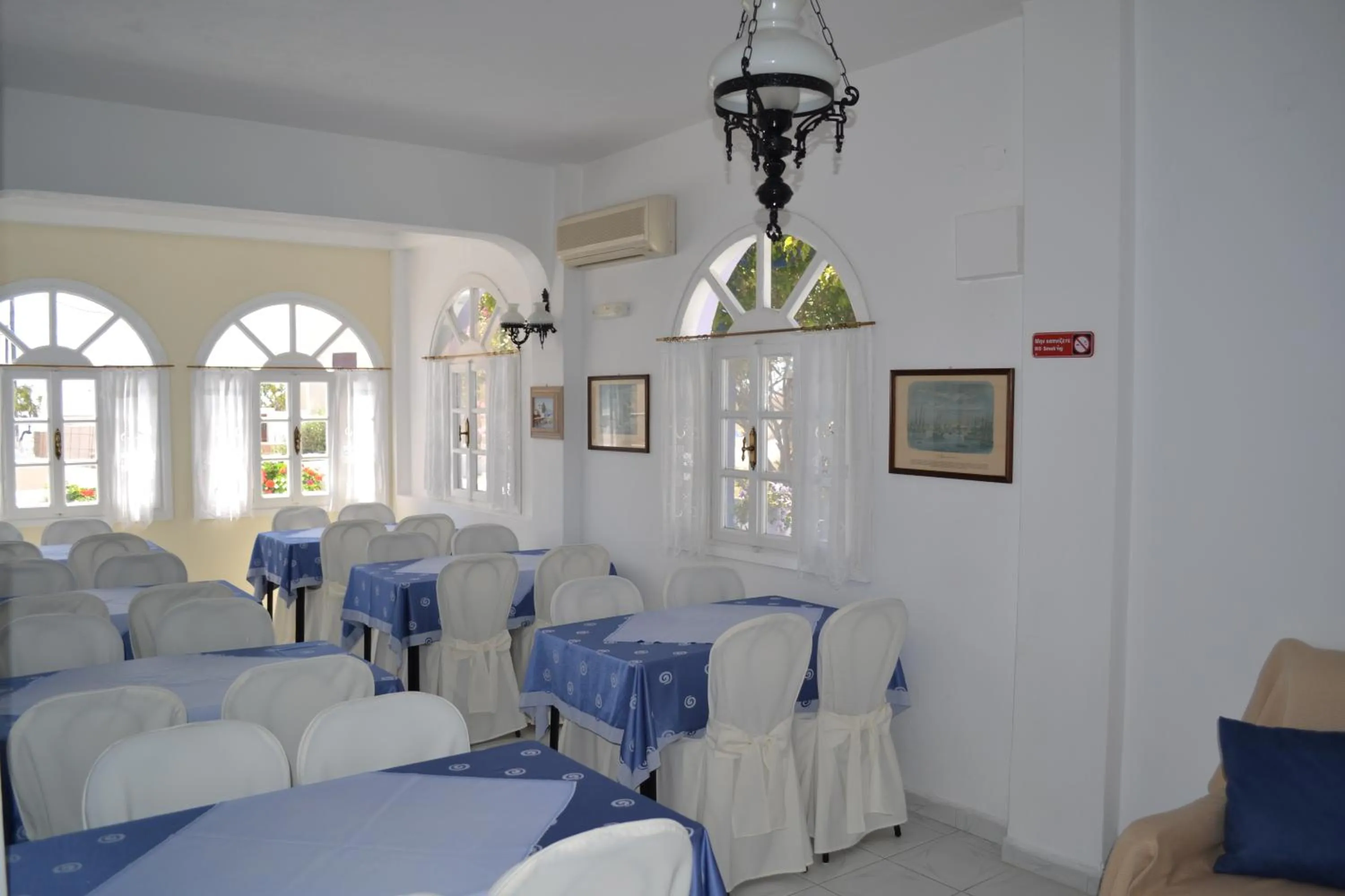 Restaurant/places to eat in Melina Hotel