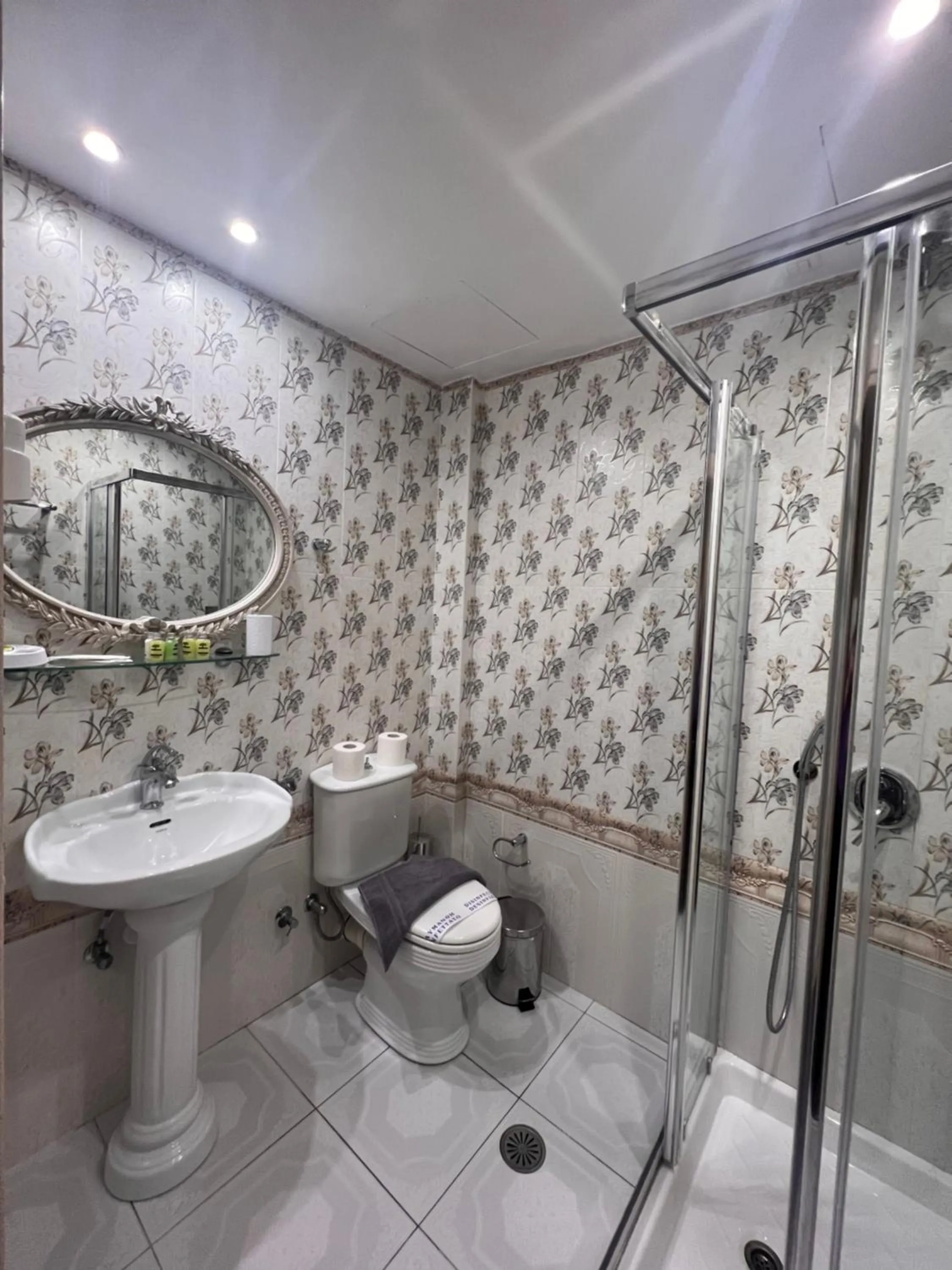 Bathroom in Pension Dafni