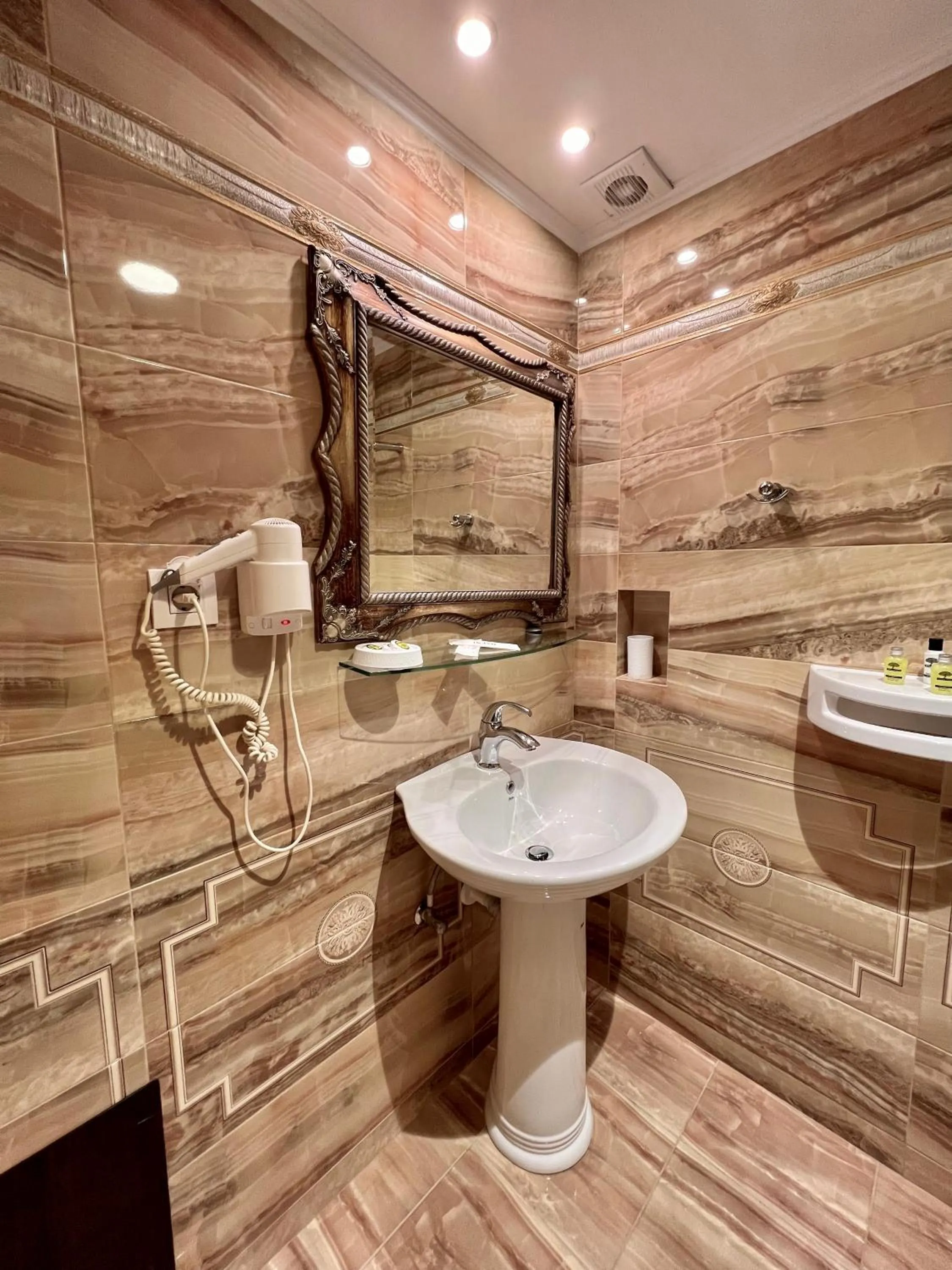 Bathroom in Pension Dafni