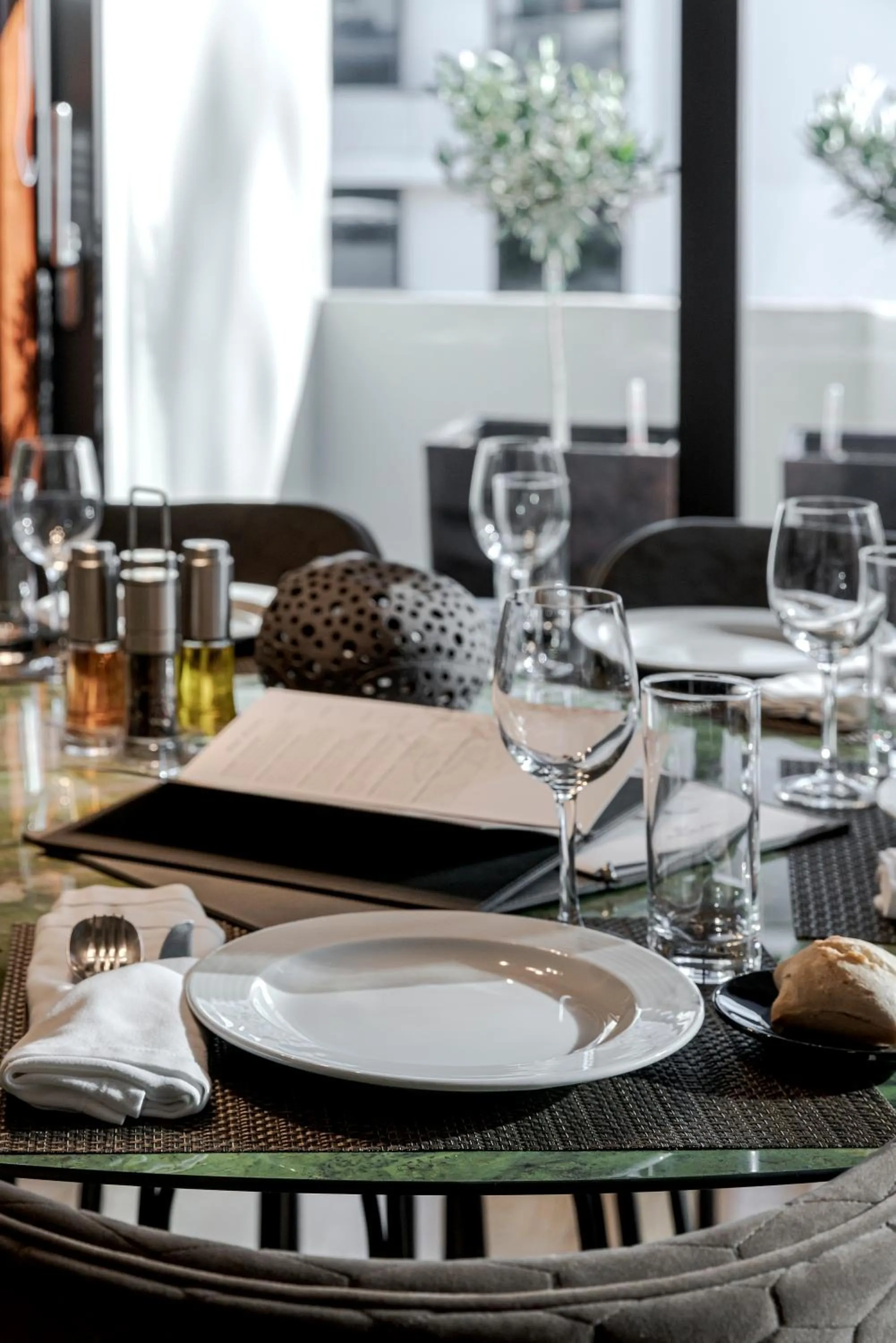 Restaurant/places to eat in Blazer Suites Hotel