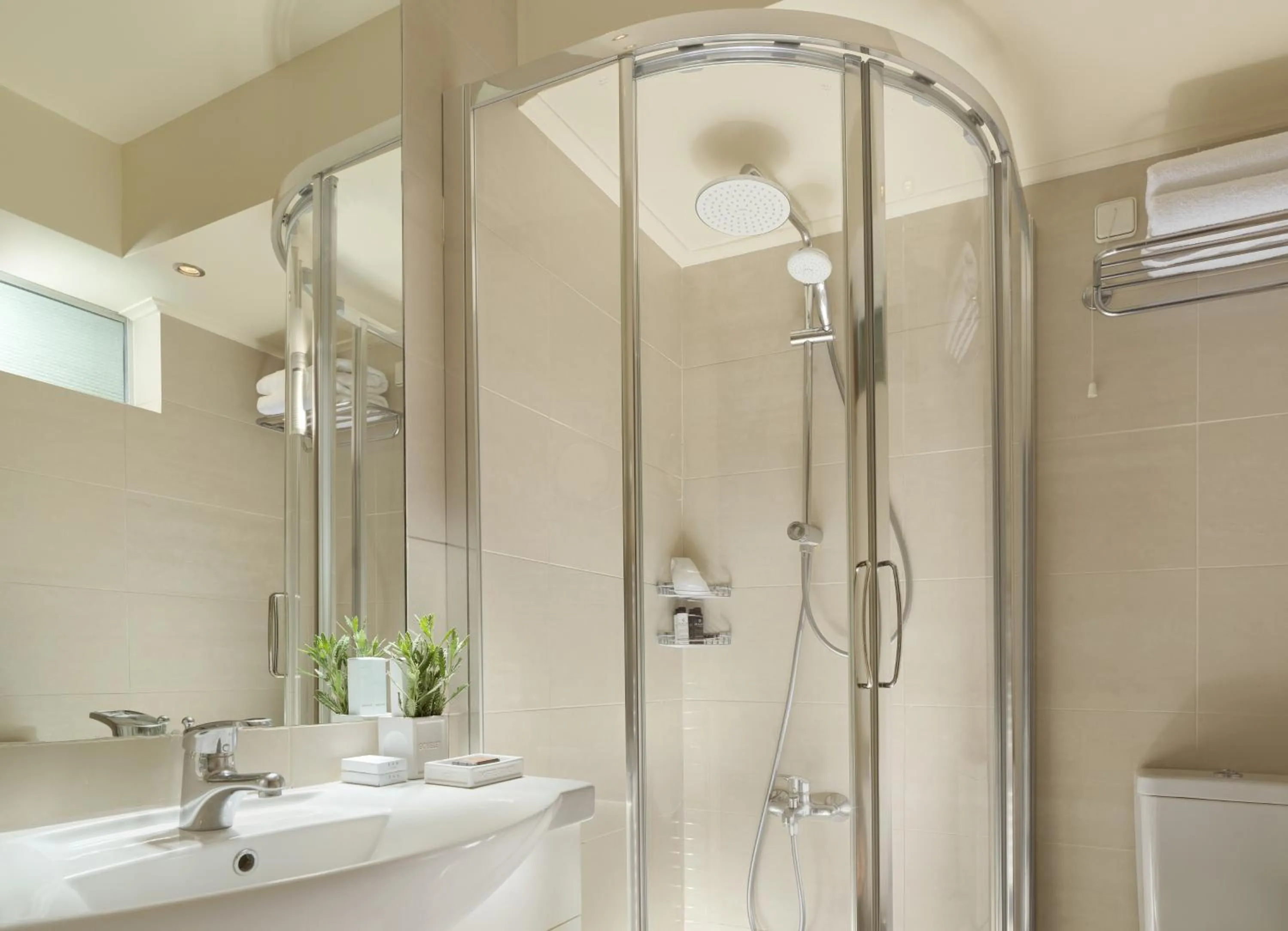 Bathroom in Blazer Suites Hotel