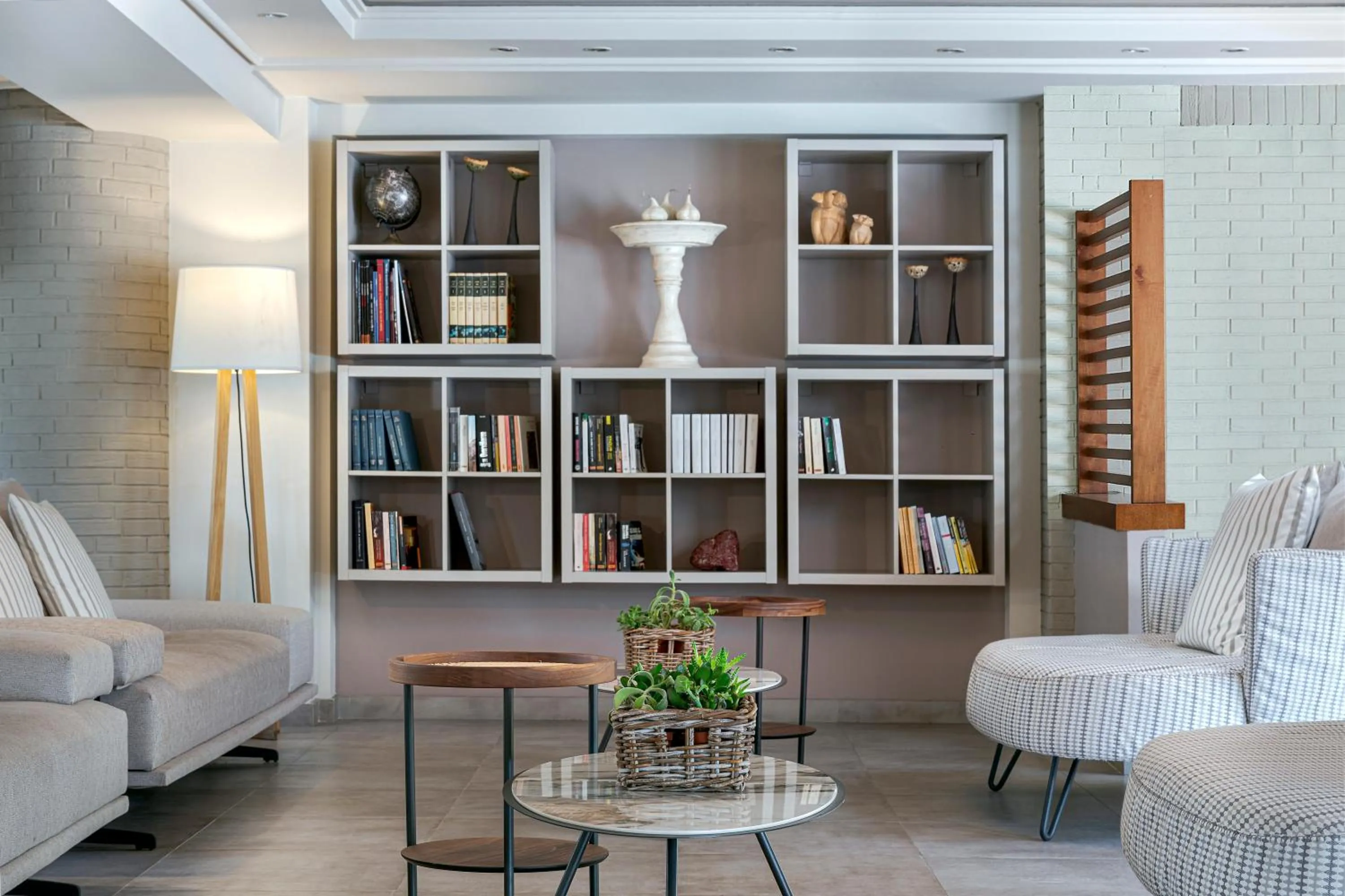 Library in Blazer Suites Hotel