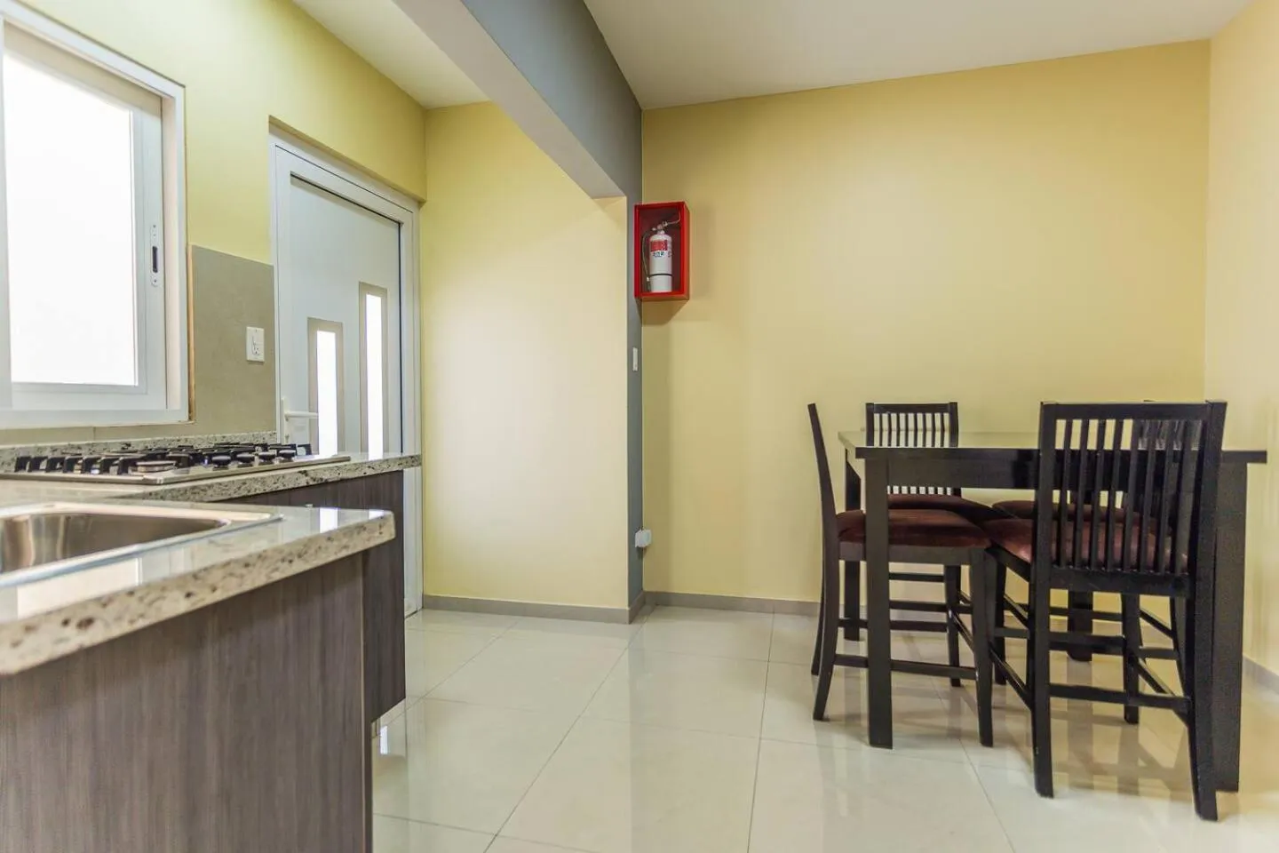 Kitchen or kitchenette in Juanedu Suites