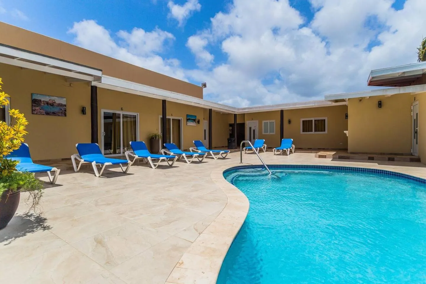 Seating area in Juanedu Suites