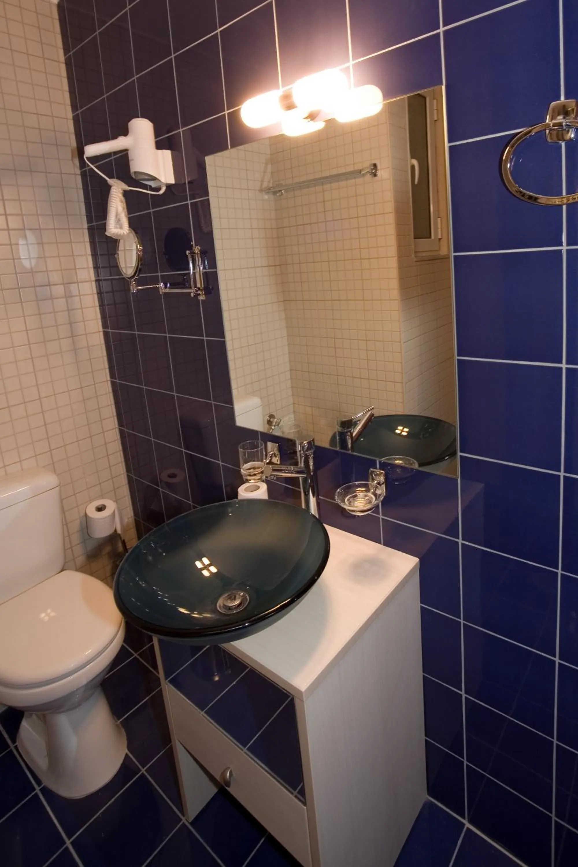 Bathroom in Olympic Star