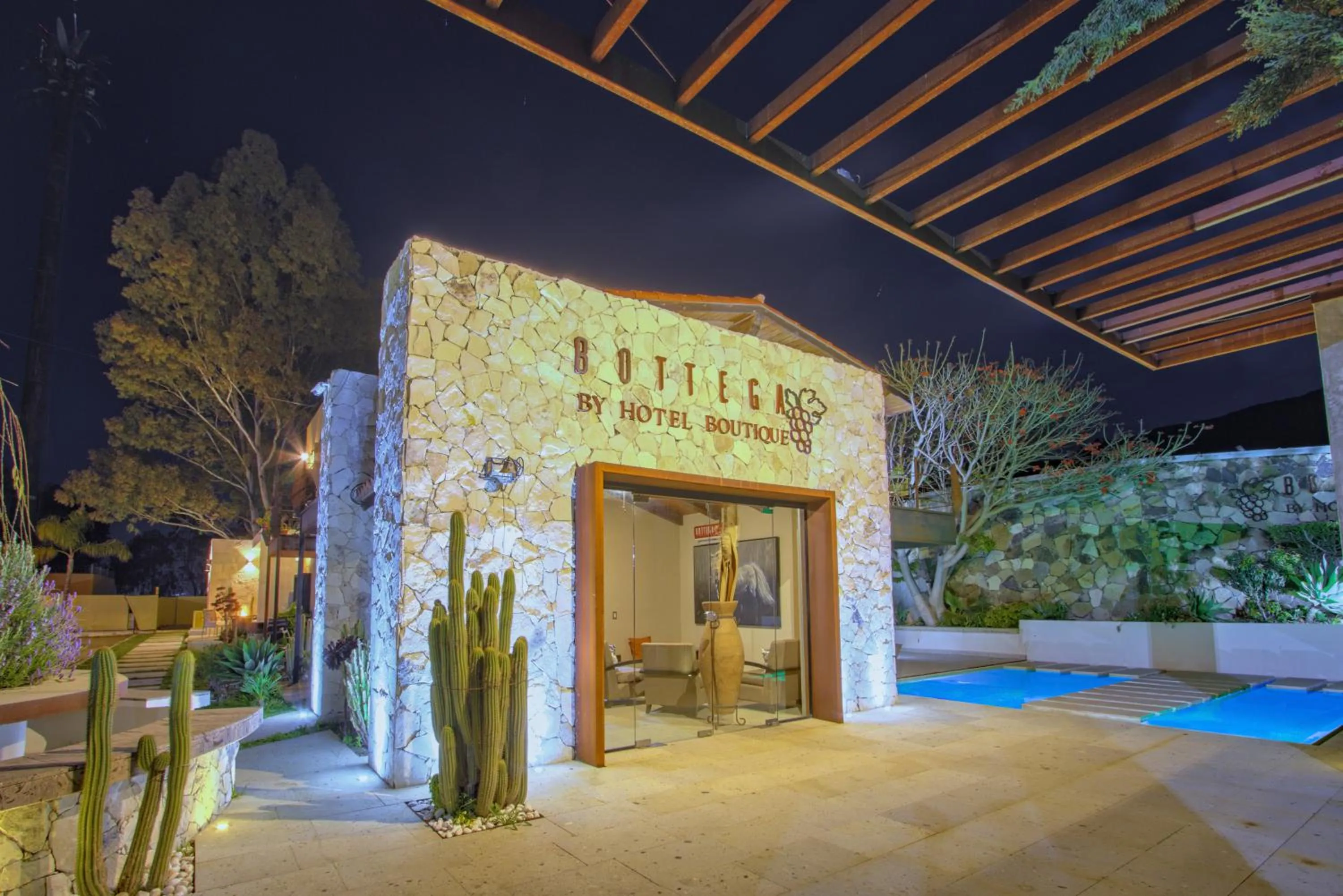 Property building in Bottega Hotel Boutique