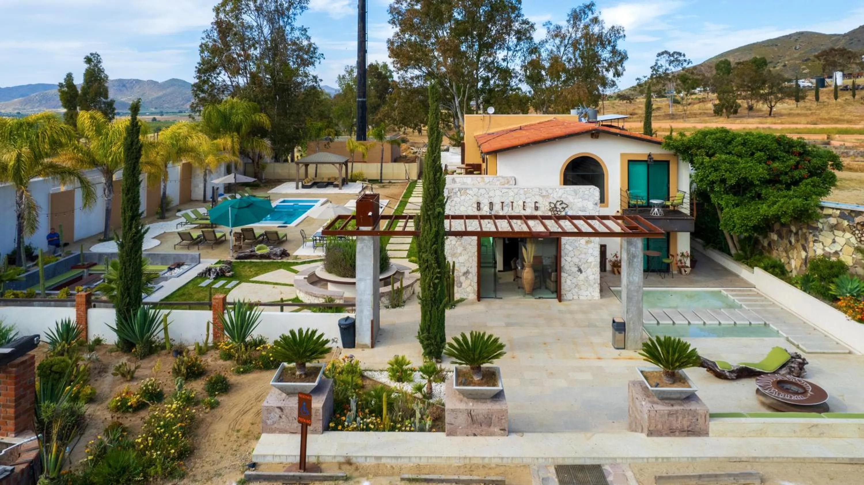 Property building in Bottega Hotel Boutique