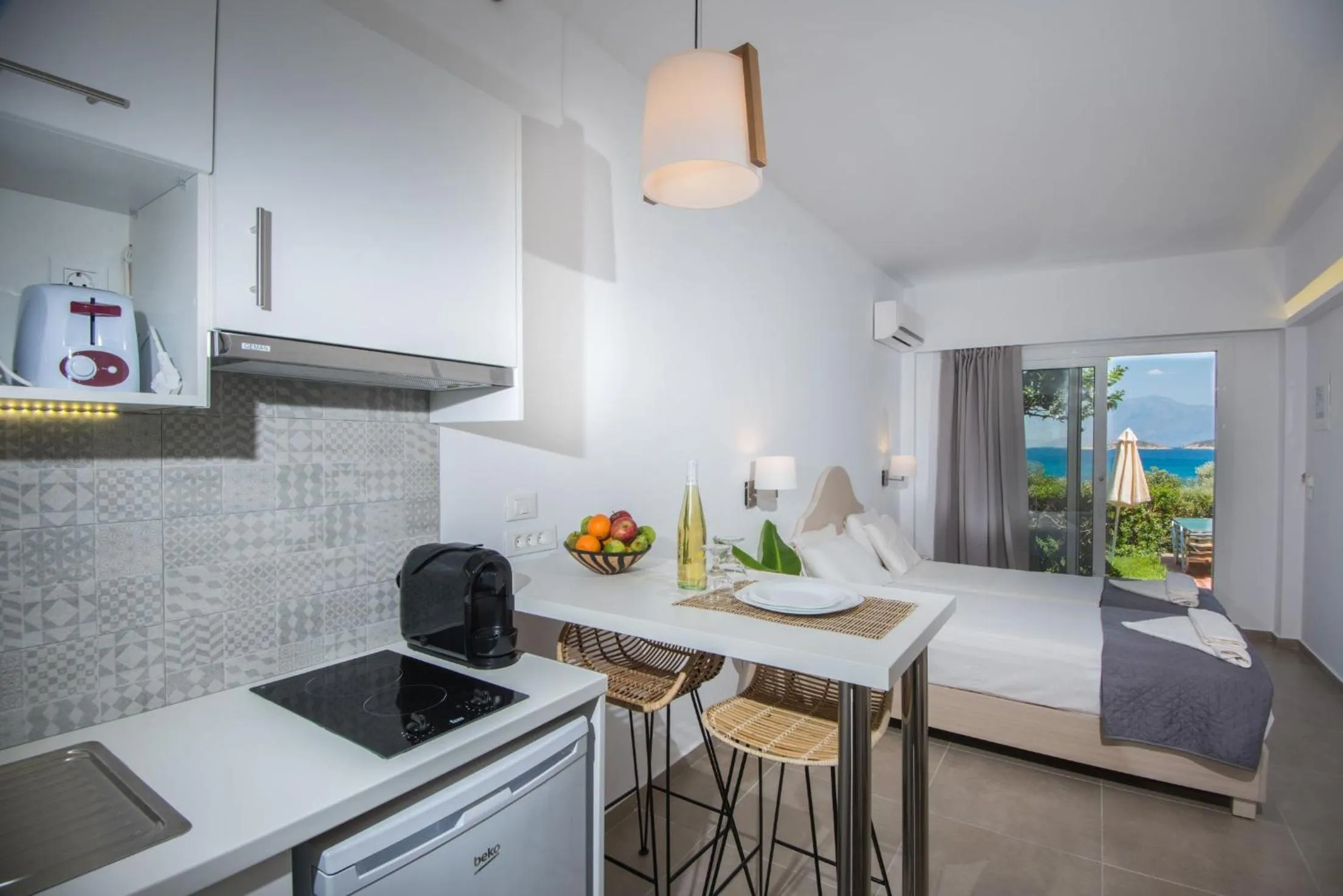 Kitchen or kitchenette, Bed in Mirabella Apartments